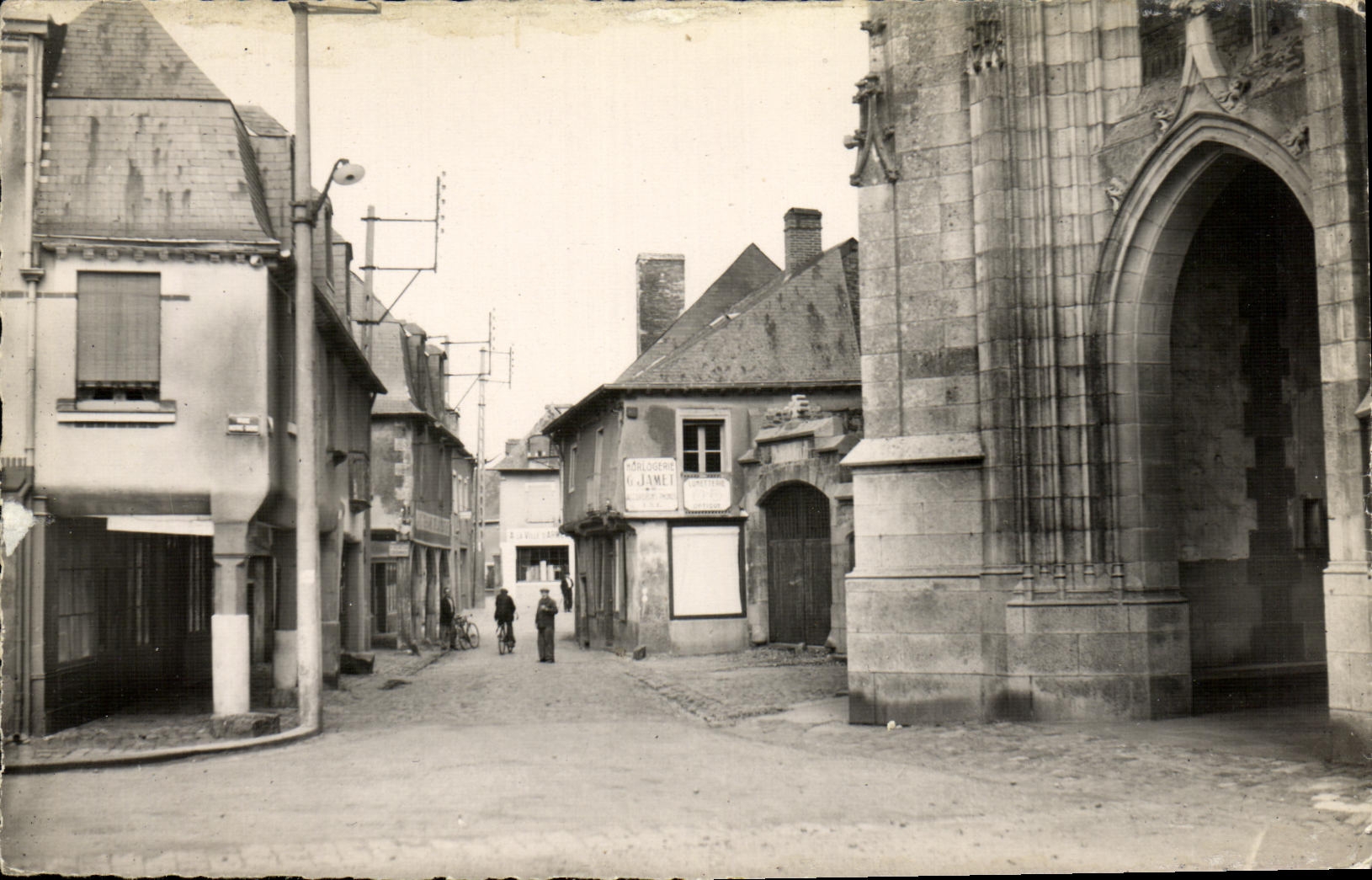 La Guerche-de-Bretagne — Rue du Cheval-Blanc — Les vieux Porches — Photo Désert