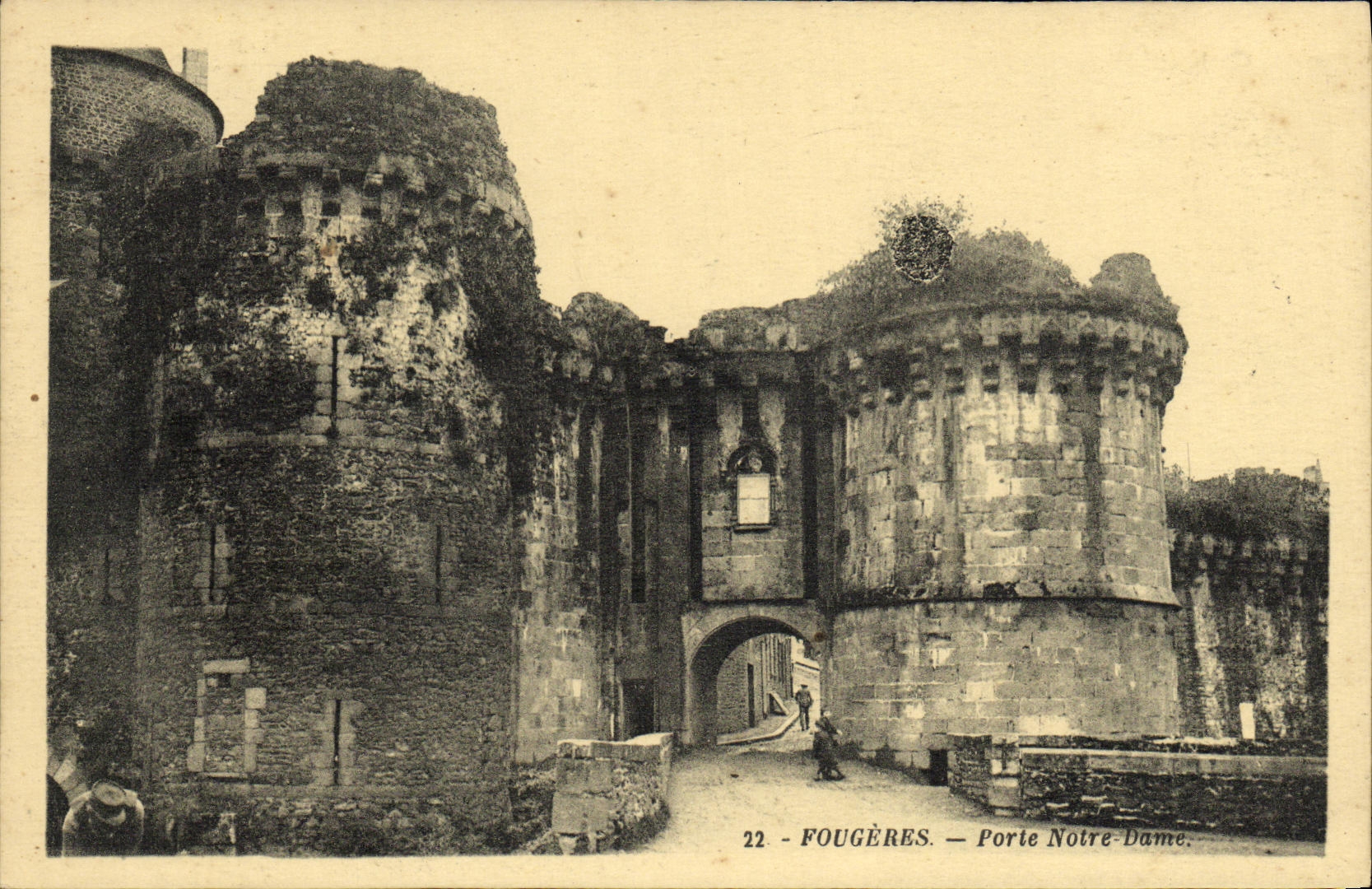 Fougeres — Porte Notre-Dame — G. Arland, éditeur Nantes
