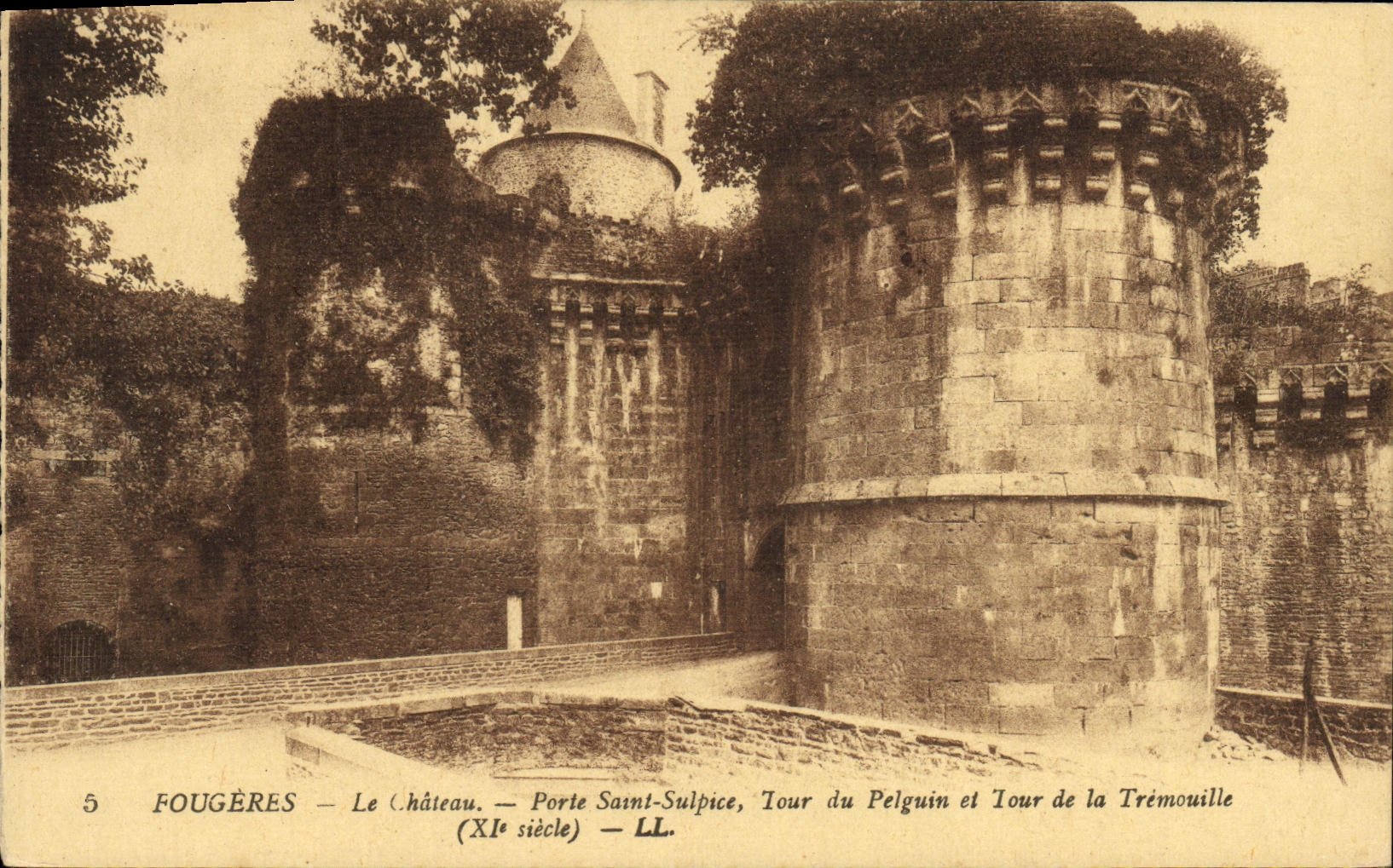 Fougères — Le château — Porte Saint-Sulpice, Tour du Pelguin et Tour de la Trémouille (XIe siècle) — LL.