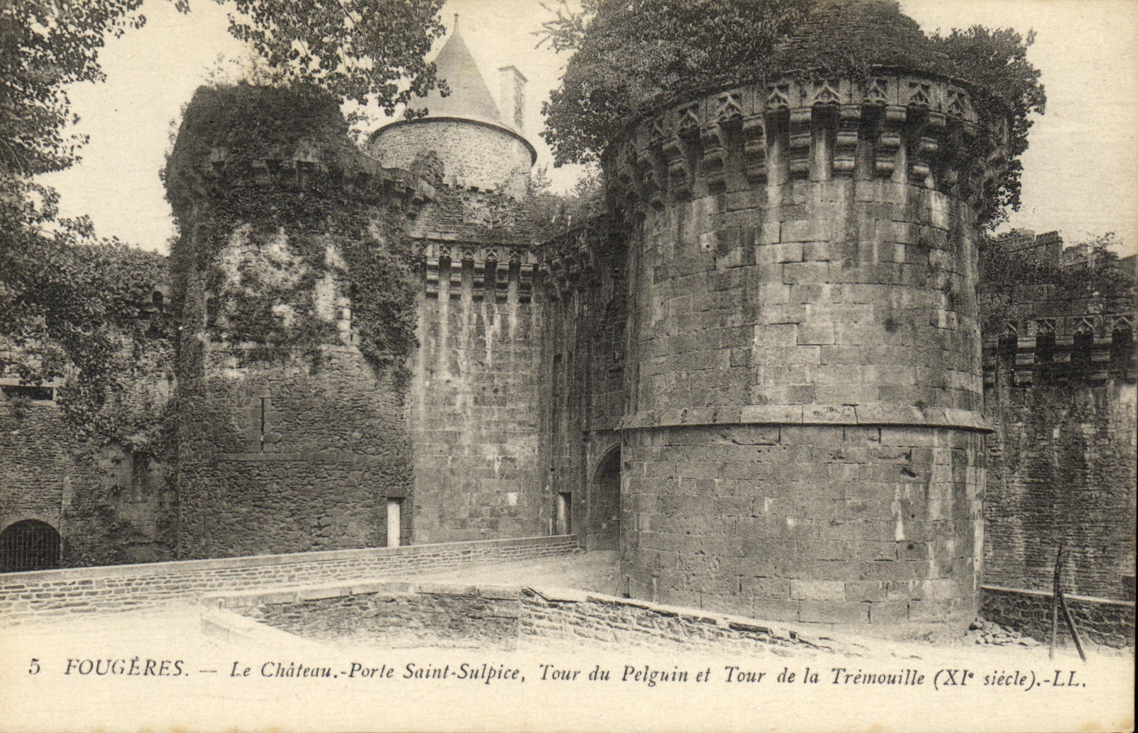 Fougères — Le Château, Porte Saint-Sulpice, Tour du Pelguin et Tour de la Trémouille (XIe siècle) — LL