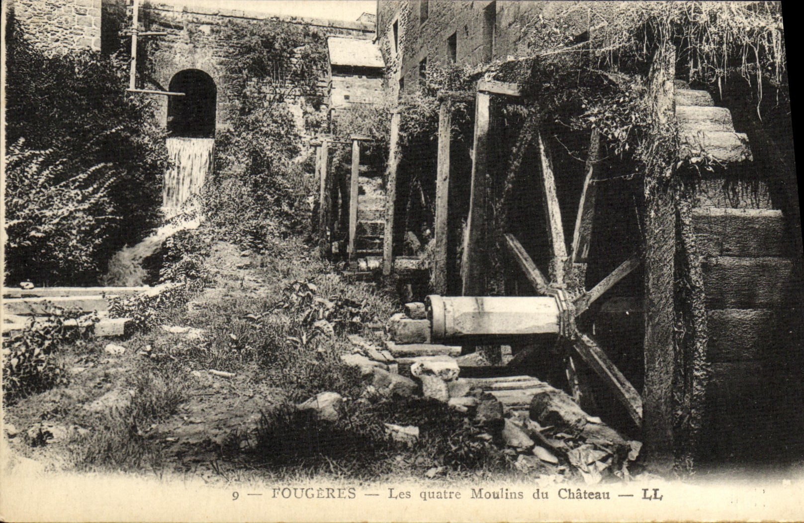Fougeres — Les quatre Moulins du Château — LL