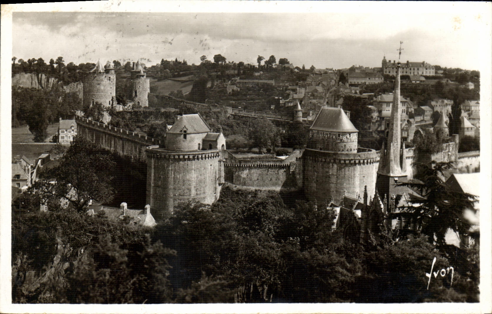 Fougères — Vista generale del Castello presa dai roccoli di St Sulpice — Edizioni d'Arte 'FVON'