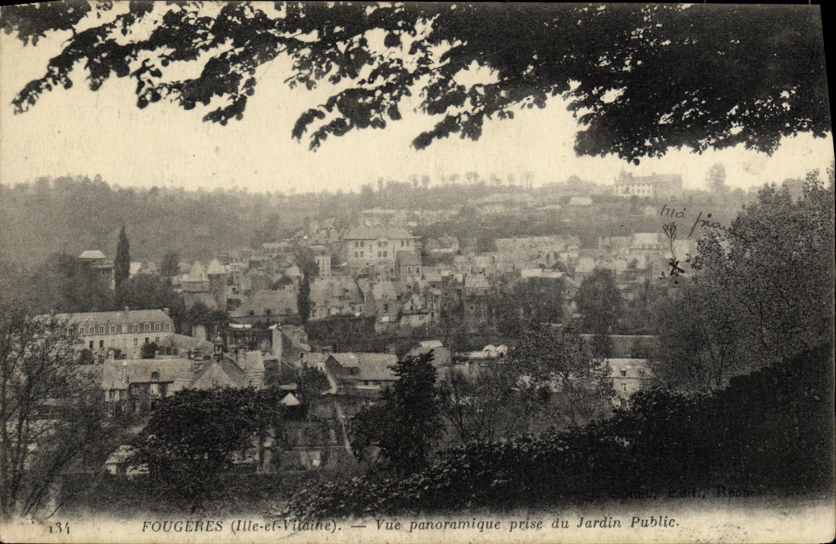 Fougeres (Ille-et-Vilaine) — Vue panoramique prise du Jardin Public — Éditeur Réaux, n°134