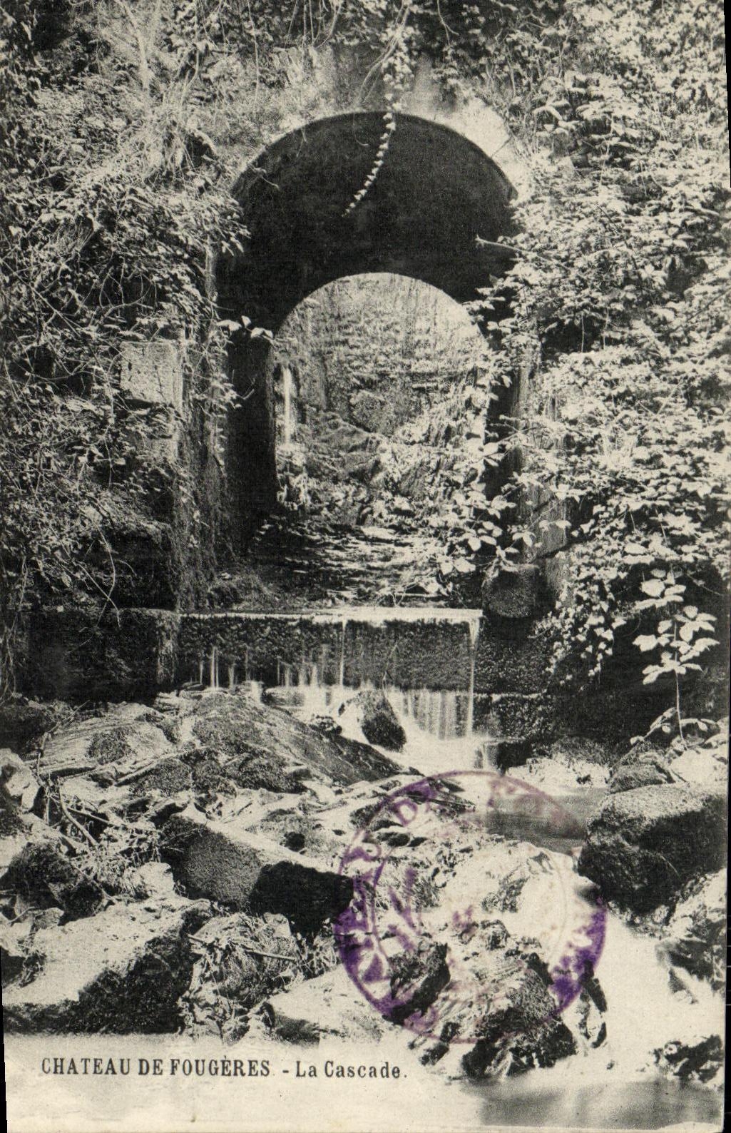 Château de Fougeres - La Cascade — éditeur non identifié, n° de série non visible