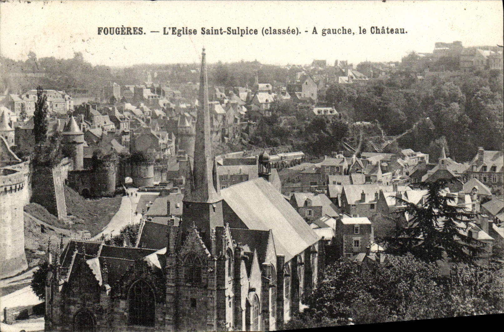 Fougères — L'Église Saint-Sulpice (classée) — À gauche, le Château.