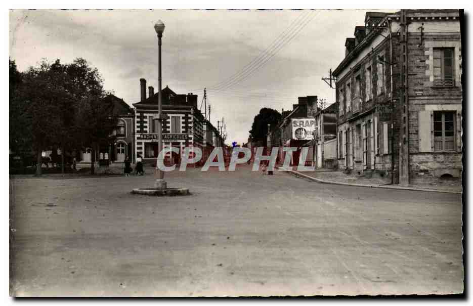 Place centrale de La Guerche-de-Bretagne — éditeur Désert, n° de série non visible