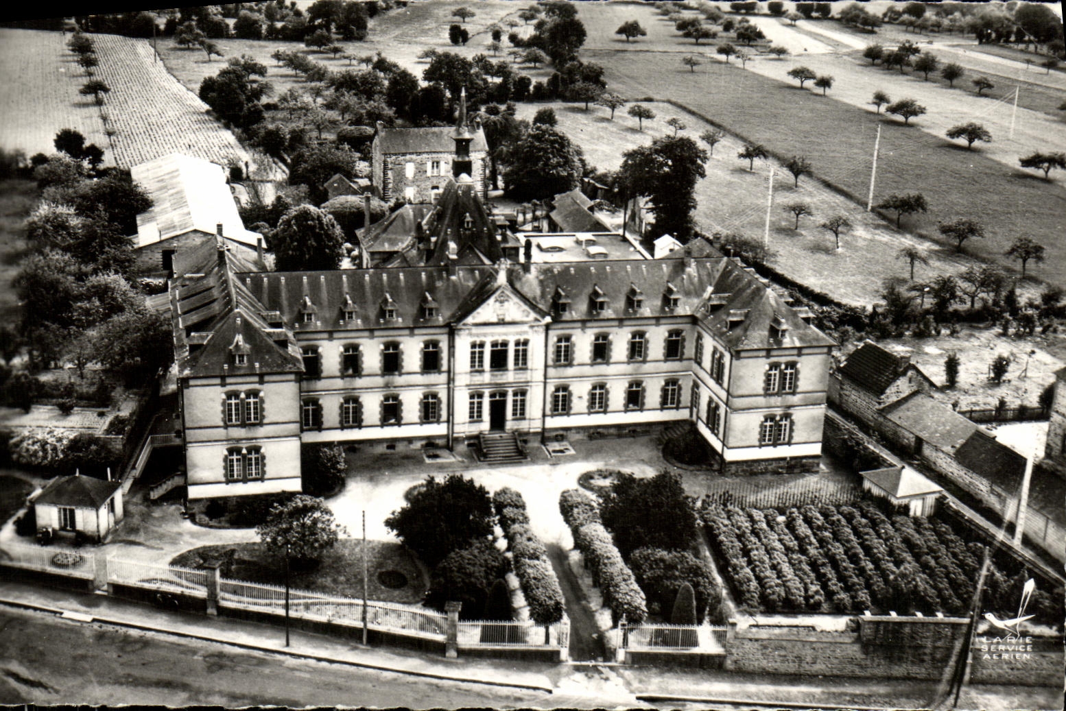 Château de La Guerche-de-Bretagne — vue aérienne — Lapie Service Aérien