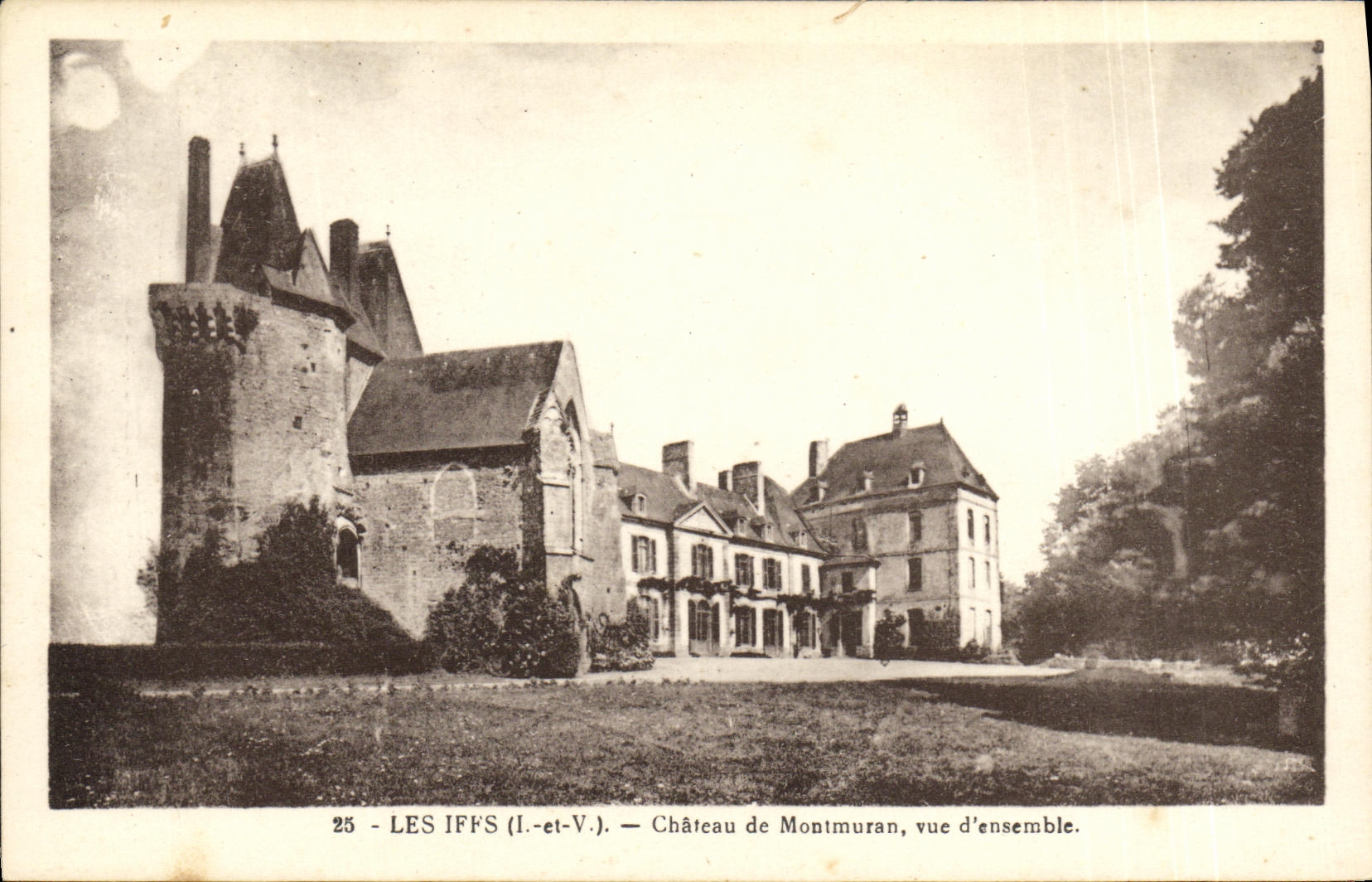 Les Iffs (I.-et-V.) — Château de Montmuran, vue d'ensemble.