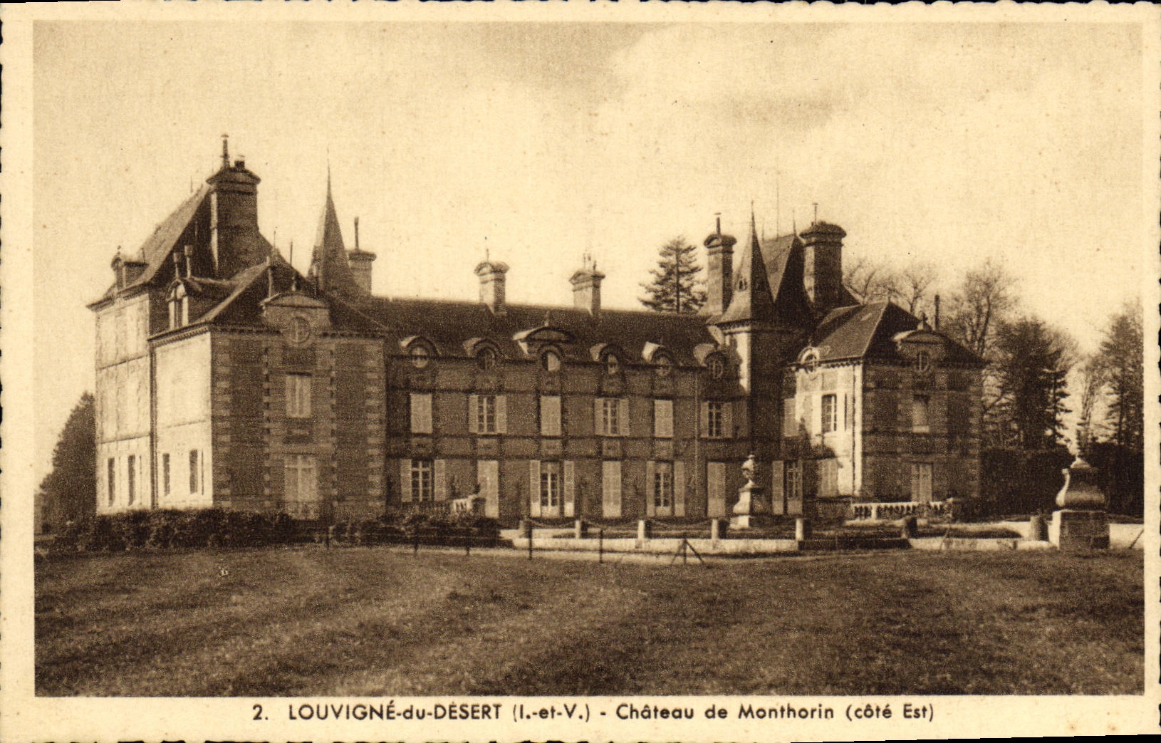 LOUVIGNÉ-du-DESERT (Il.-et-V.) - Château de Monthorin (côté Est)