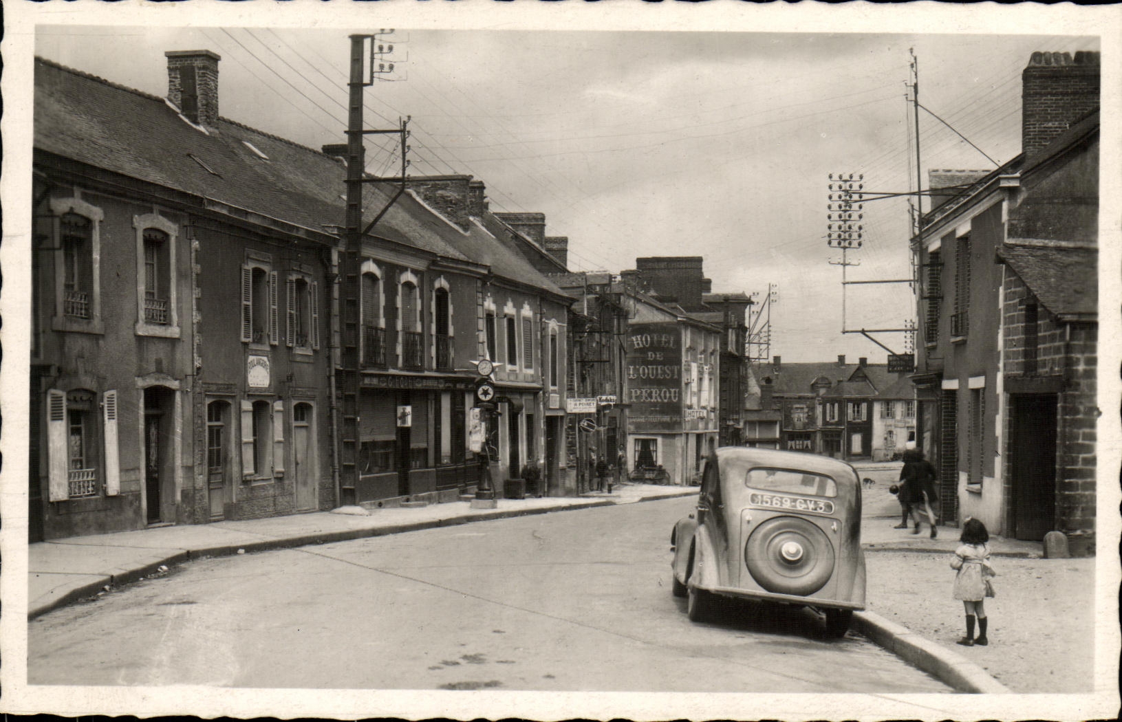 La Bretagne - Montauban (Ille-et-Vilaine) — La Grande Rue — éditeur Phédo Mas-art-Menny