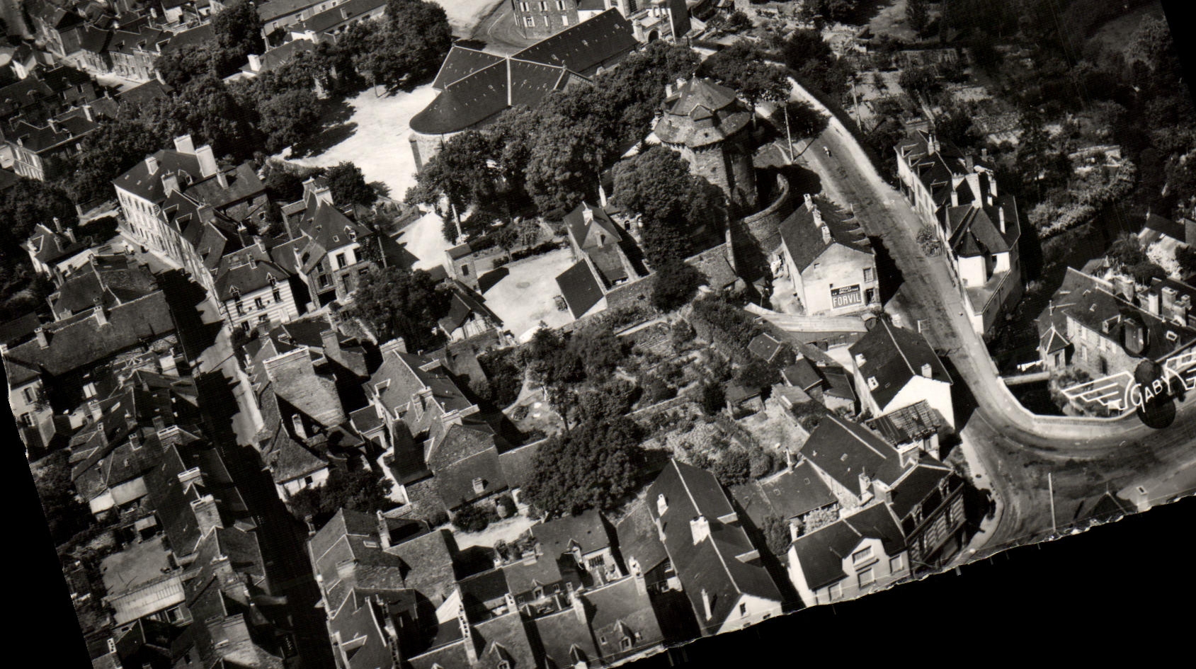 Muntfort-sur-Meu (Il-et-V) — La Tour-Prison et l'Église — Éditions Gaby