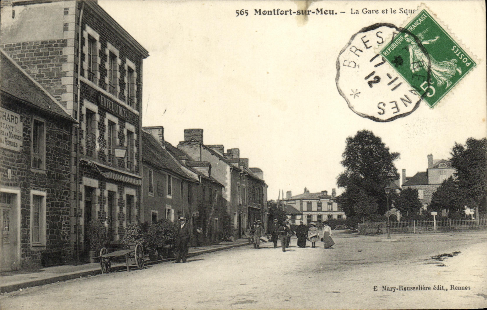 Montfort-sur-Meu — Die Station und der Platz — Verlag E. Mary-Rousselière, Rennes