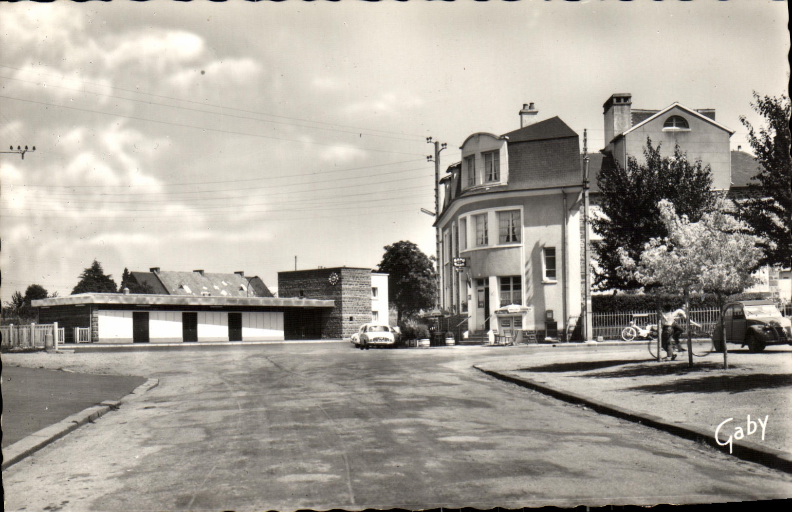 Montfort-sur-Meu — Place de la Gare — Éditions Gaby