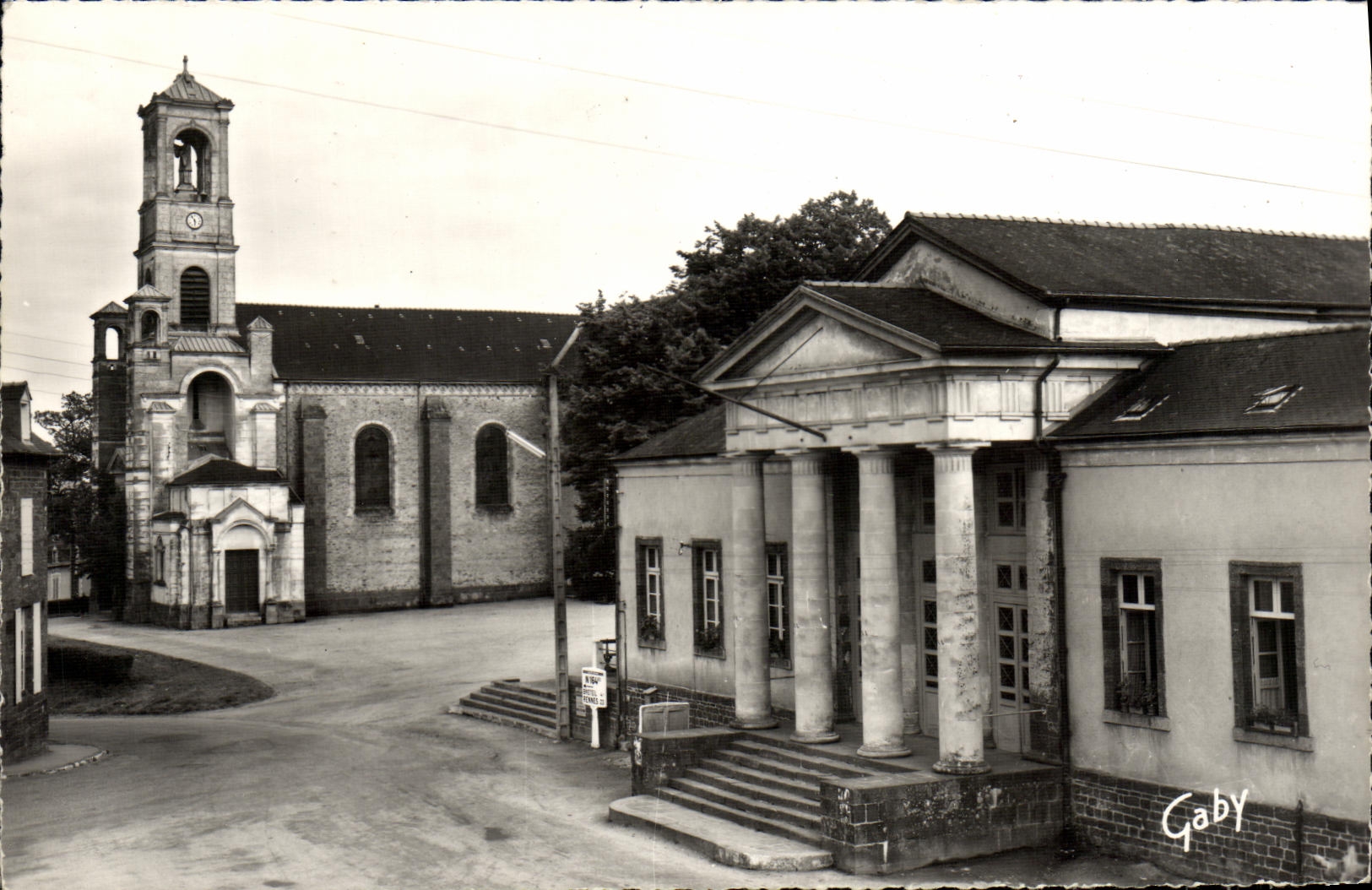 Montfort-sur-Meu — Le Tribunal et l'Église — Éditions Gaby