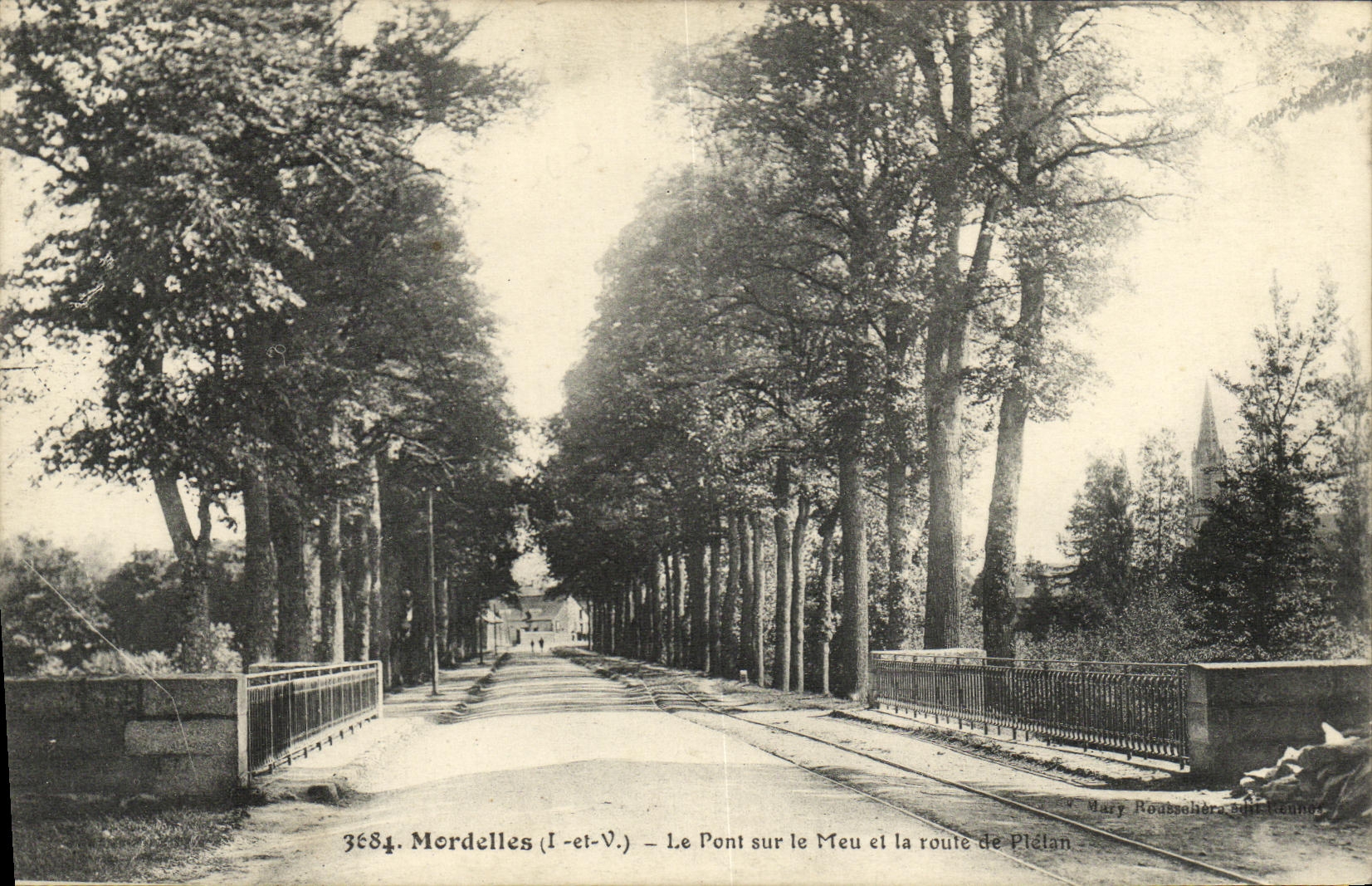 Mordelles (I.-et-V.) — Le Pont sur le Meu et la route de Plélan — Mary Rousselière, série 3684