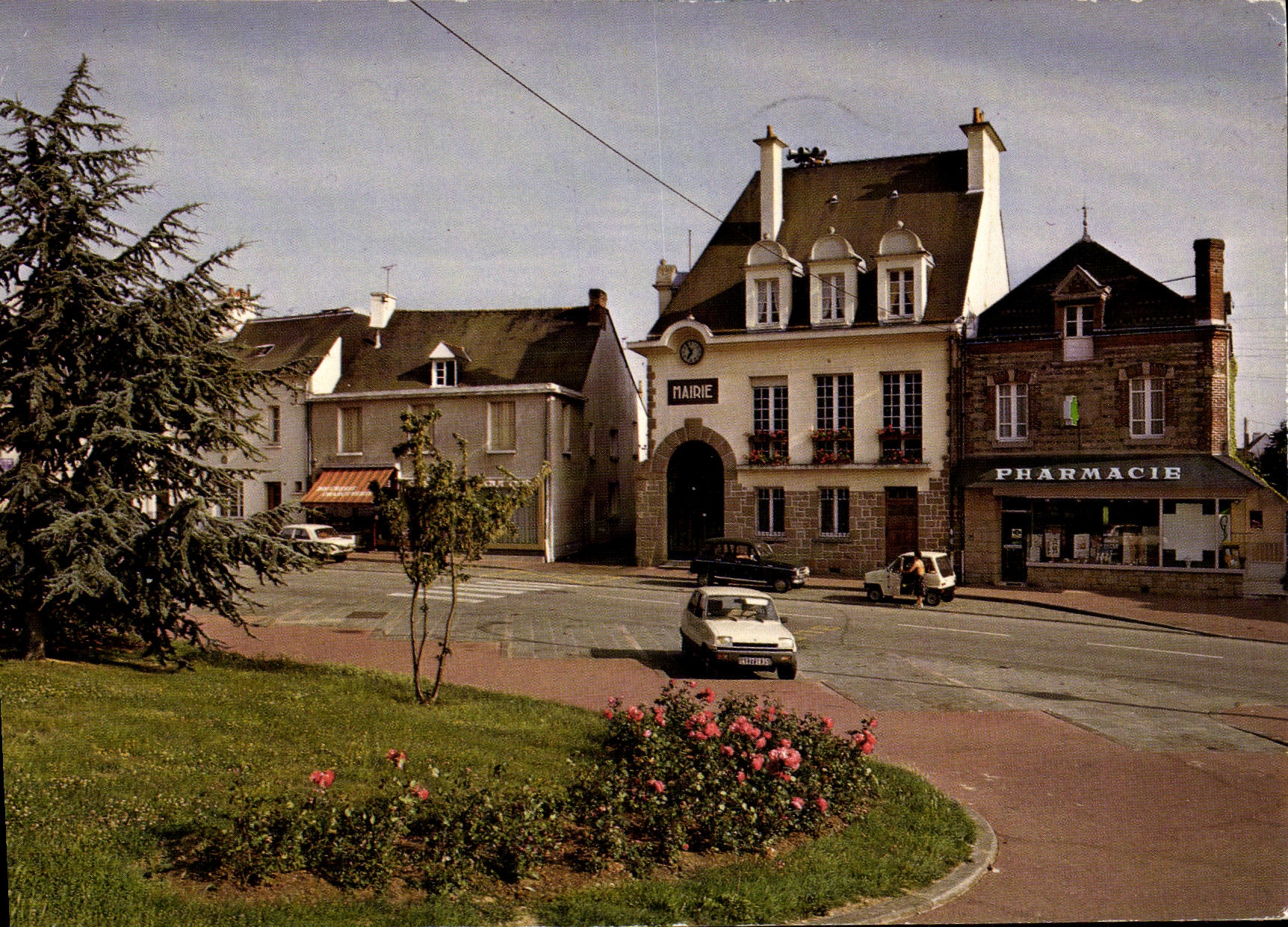 Noval-sur-Vilaine — La mairie et la pharmacie — Edition Méthode THOMAZA