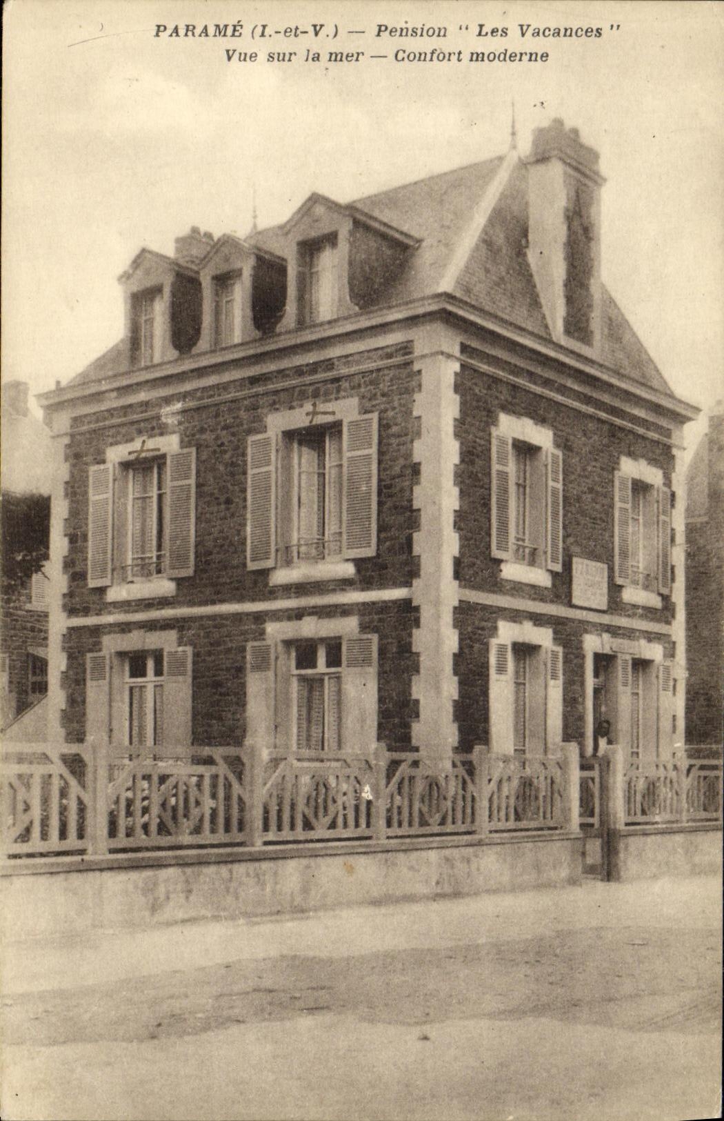 Paramé (I.-et-V.) — Pension 'Les Vacances' — Vue sur la mer — Confort moderne