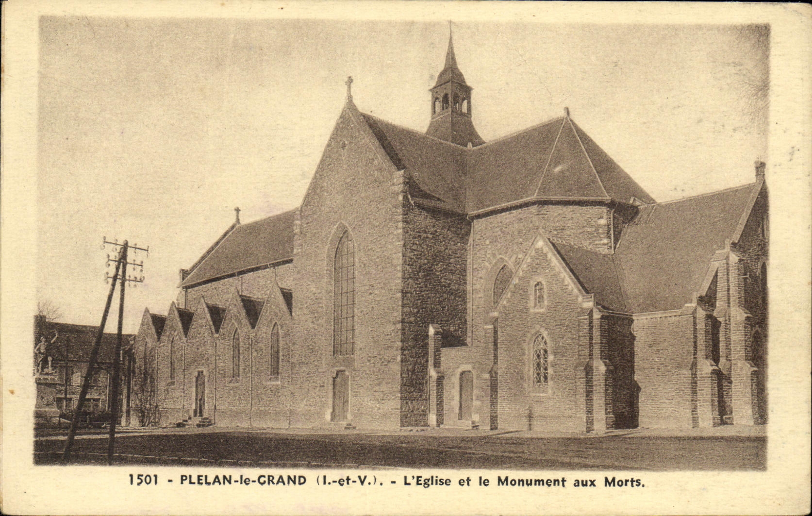Plelan-le-Grand (I.-et-V.) — Die Kirche und das Kriegerdenkmal — Photo A. Donnais, Rennes, Nr. 1501