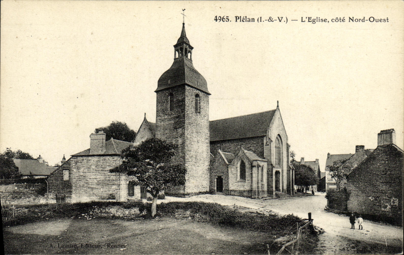 Plélan (I.-&-V.) — L'Église, côté Nord-Ouest — A. Lamiré, Éditeur, Rennes