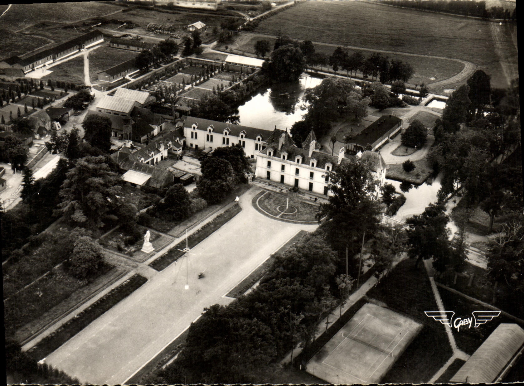 Centre de Formation Maritime — Château de la Massaye et la Cour d'Honneur — Pont-Rean (Il-et-V.) — Gaby