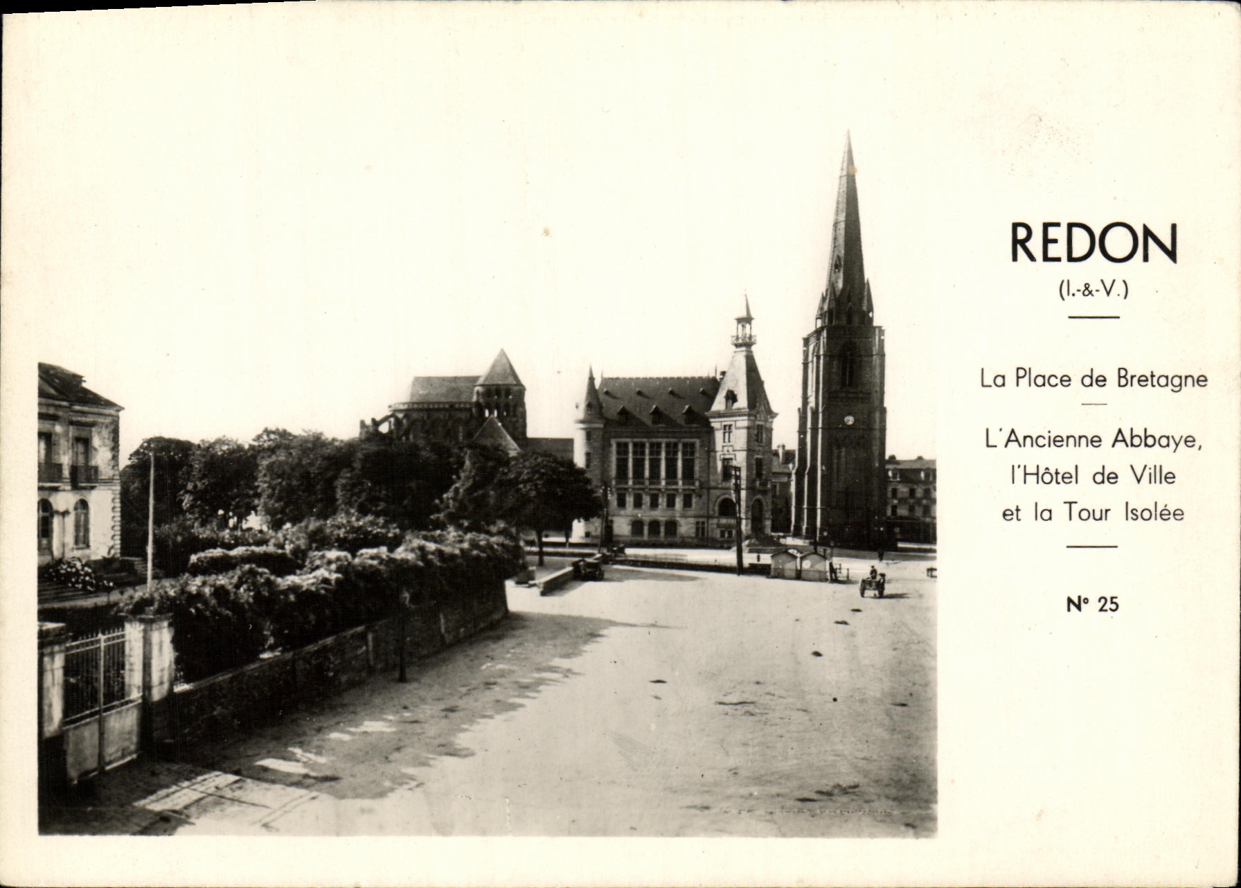 Redon (Il.&V.) — La Place de Bretagne, L'Ancienne Abbaye, l'Hôtel de Ville et la Tour Isolée — N° 25