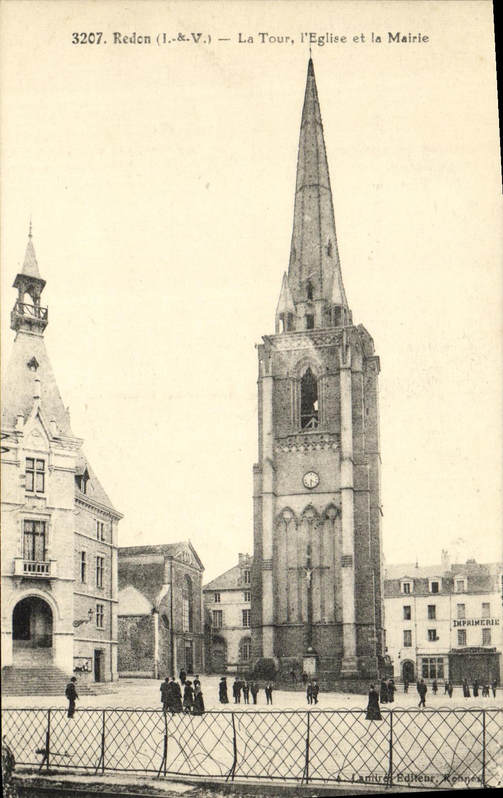 Redon (I.-&-V.) — La Tour, l'Église et la Mairie