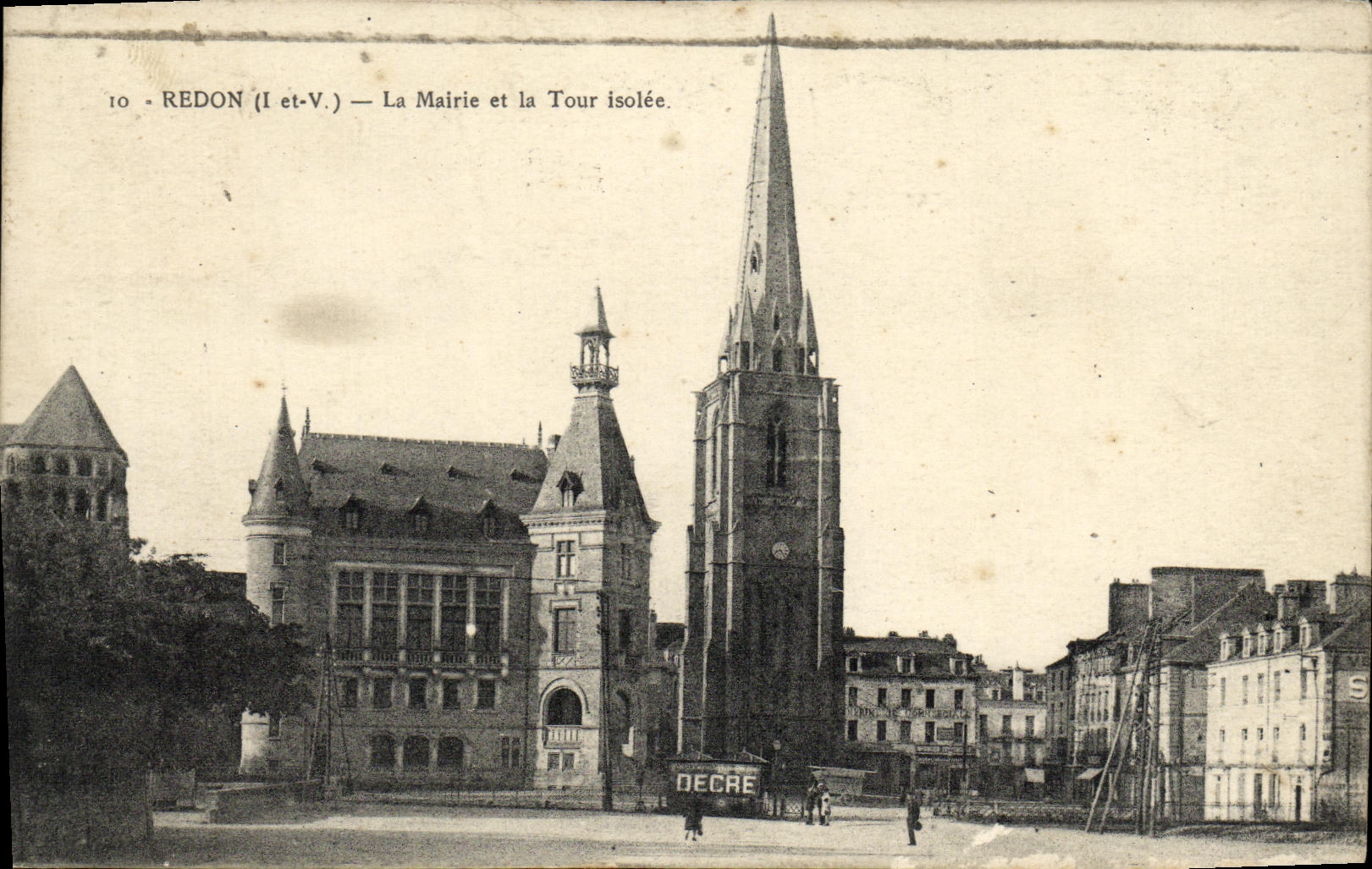 Redon (Il et-V.) — La Mairie et la Tour isolée. — Décret