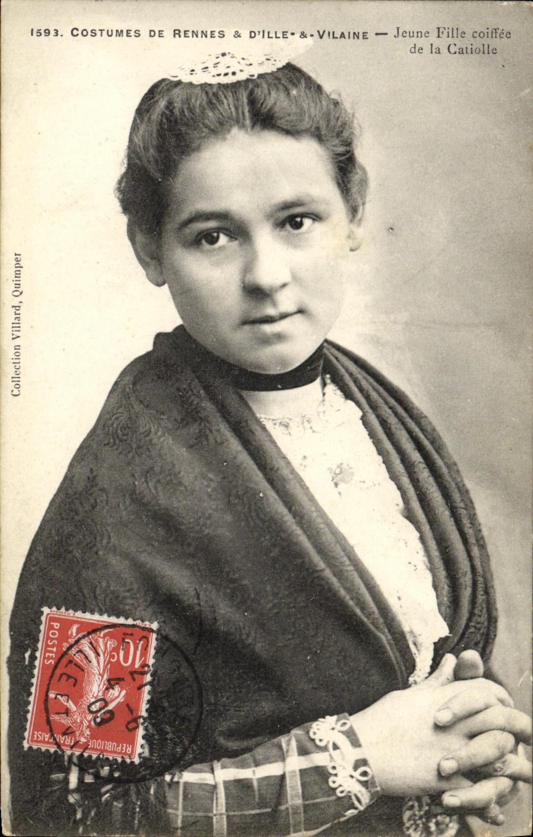 Costumes de Rennes & d'Ille & Vilaine — Jeune Fille coiffée de la Catiolle — Collection Villard, Quimper