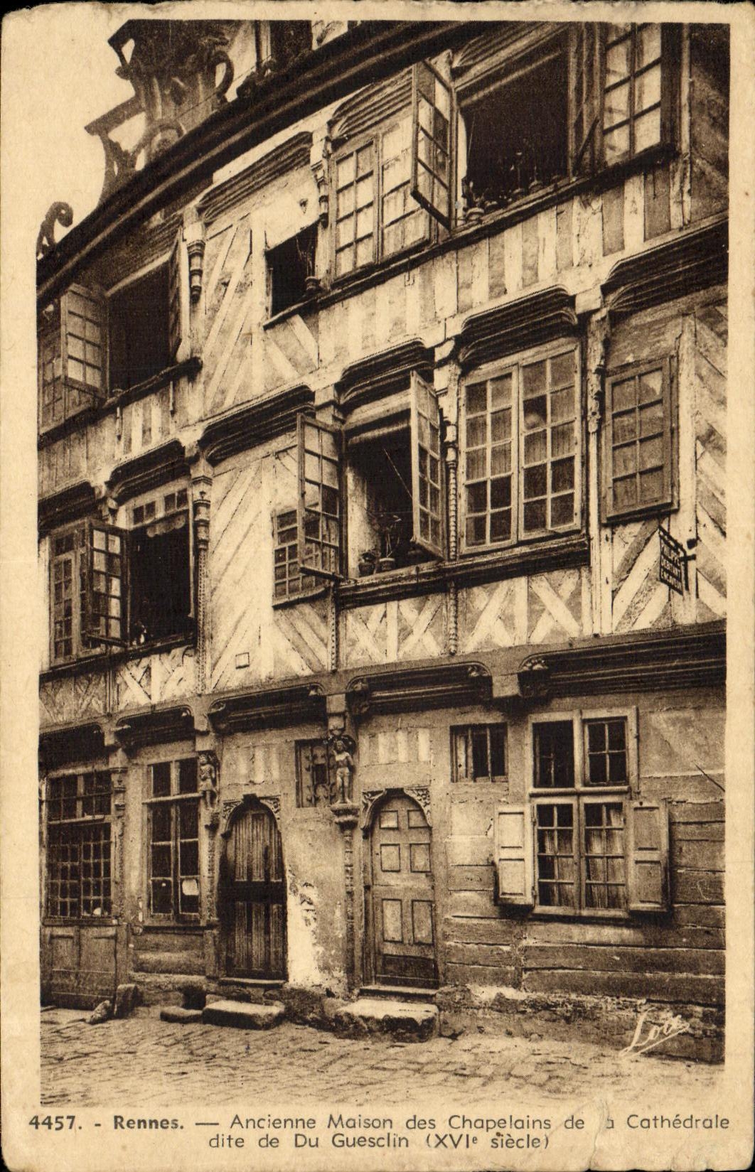 CPA Rennes Ancienne Maison des Chapelains de la Cathedrale dite de du Guesclin