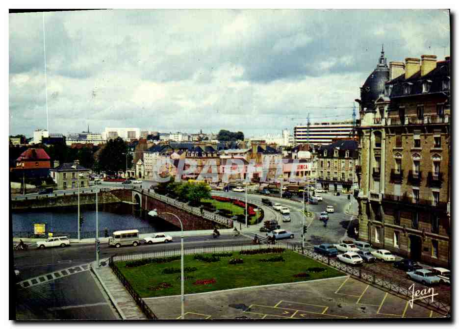CPM Rennes La Place Foch et la riviere La Vilaine 