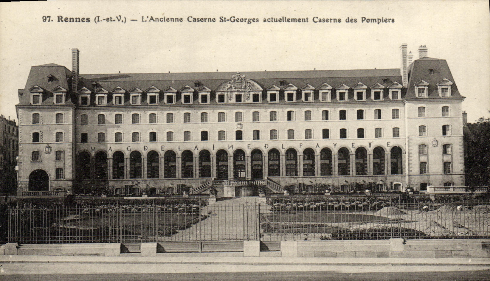 Rennes (Il-et-V.) — L'Ancienne Caserne St-Georges actuellement Caserne des Pompiers — Magdelaine d'Elfayette