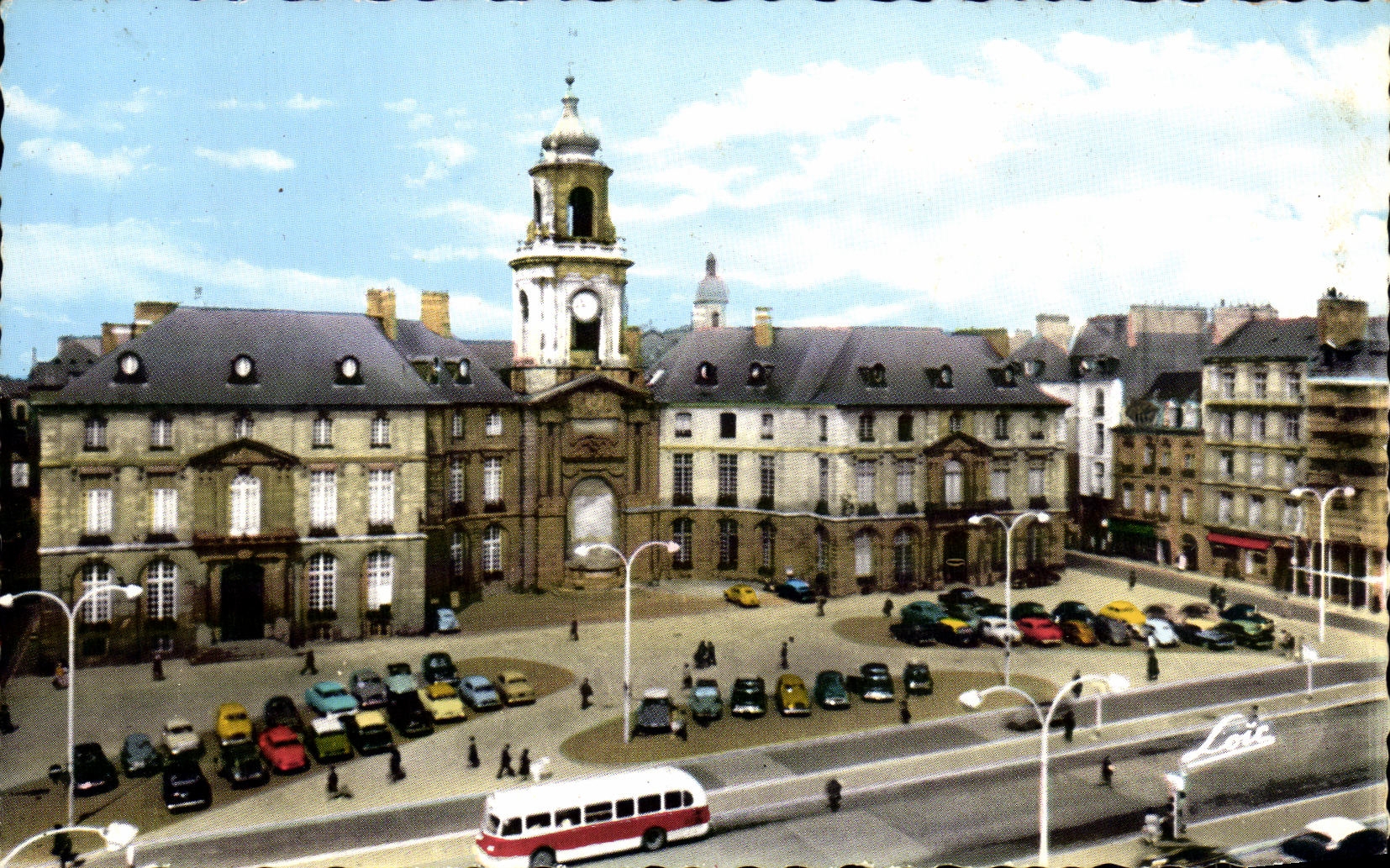 Place de l'Hôtel de Ville à Rennes — édition Loïc, n° 7468