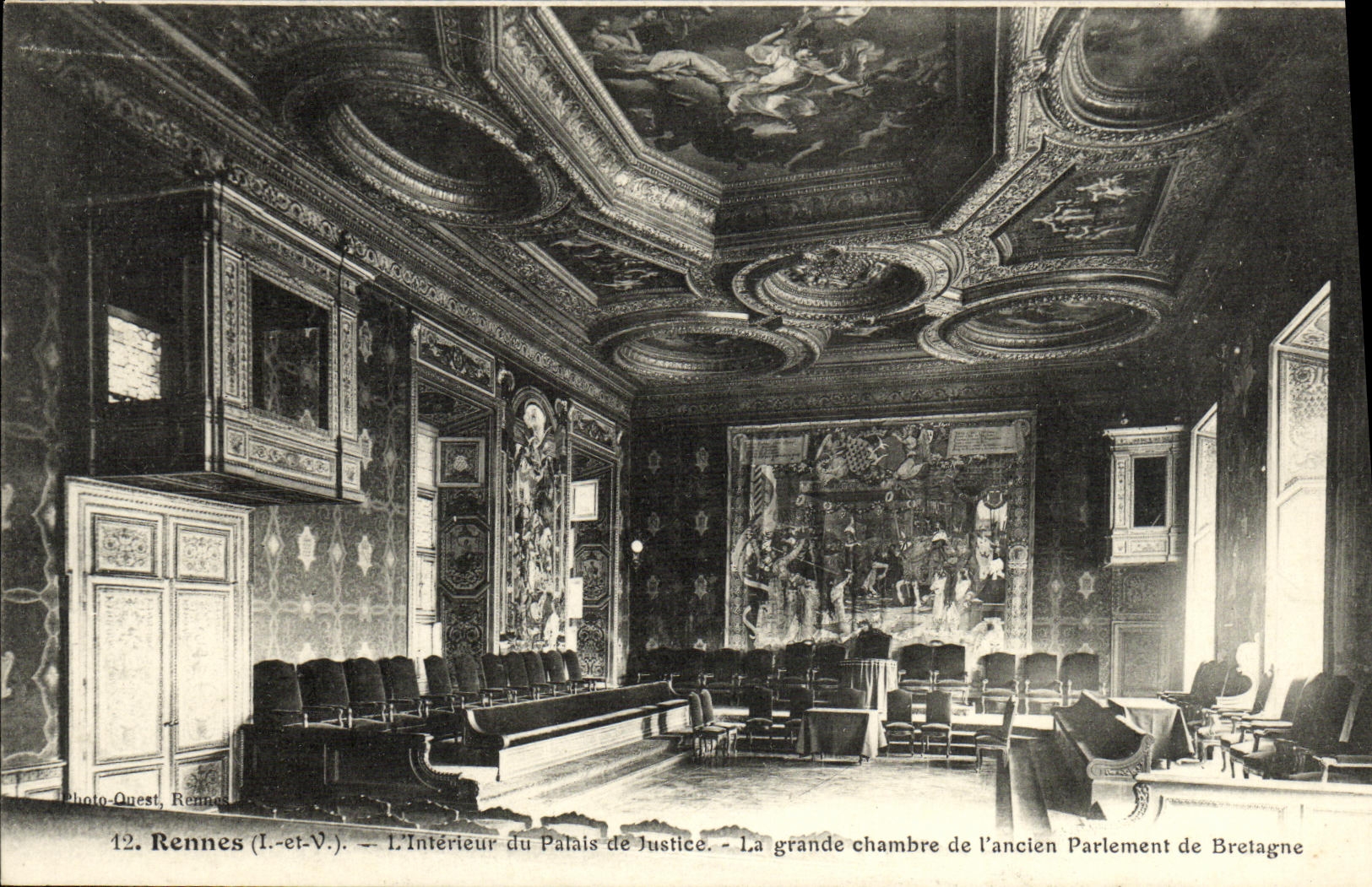 Rennes (Ille-et-Vilaine) — L'intérieur du Palais de Justice — La grande chambre de l'ancien Parlement de Bretagne — Photo Ouest, Rennes, n°12