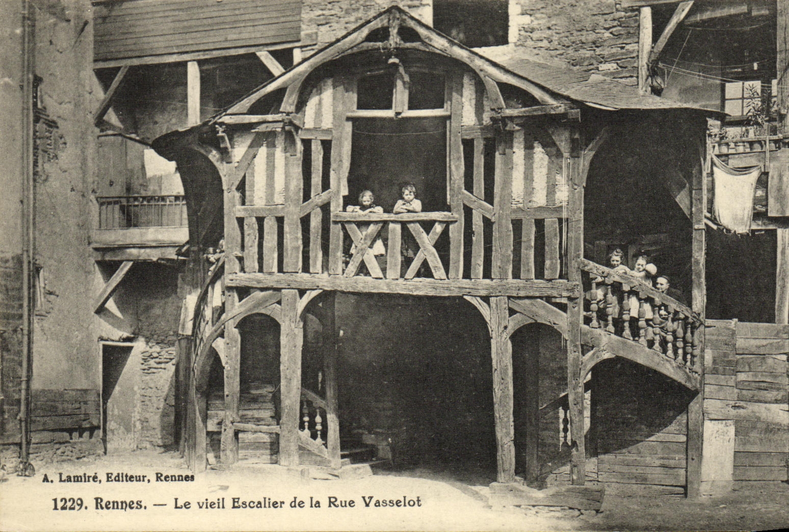 Rennes — Le vieil Escalier de la Rue Vasselot — A. Lamlré, Editeur, Rennes