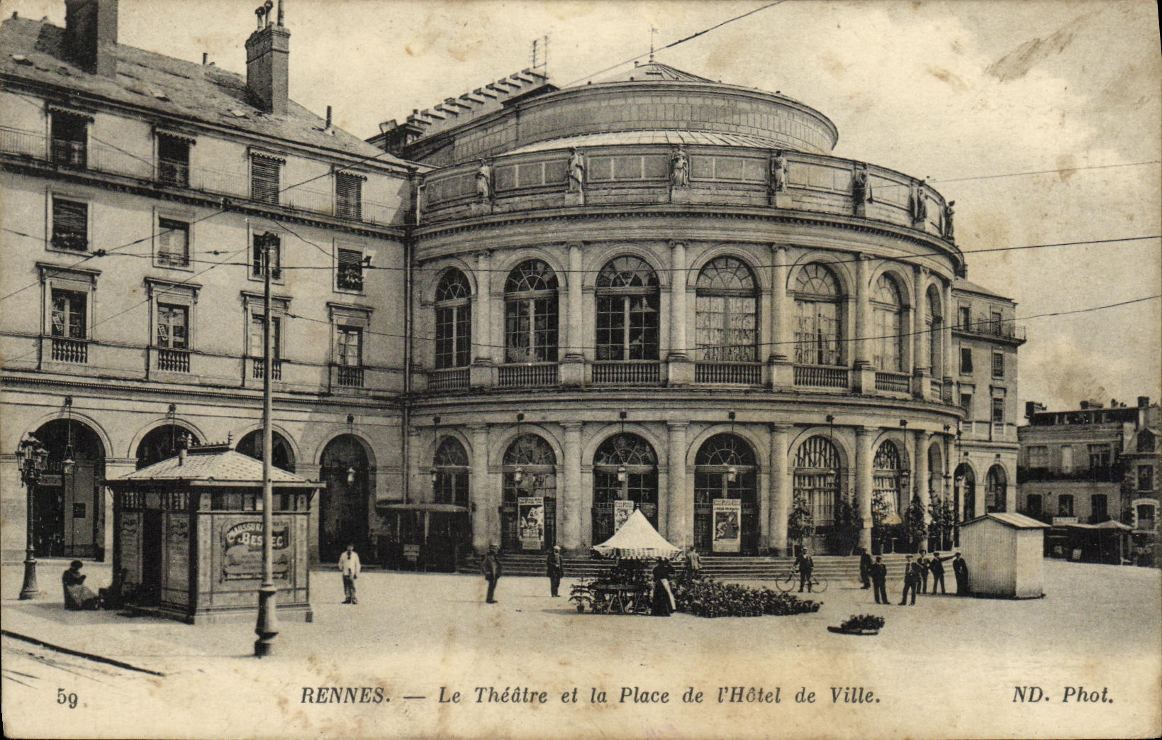 Rennes — Le Théâtre et la Place de l'Hôtel de Ville — ND. Phot.