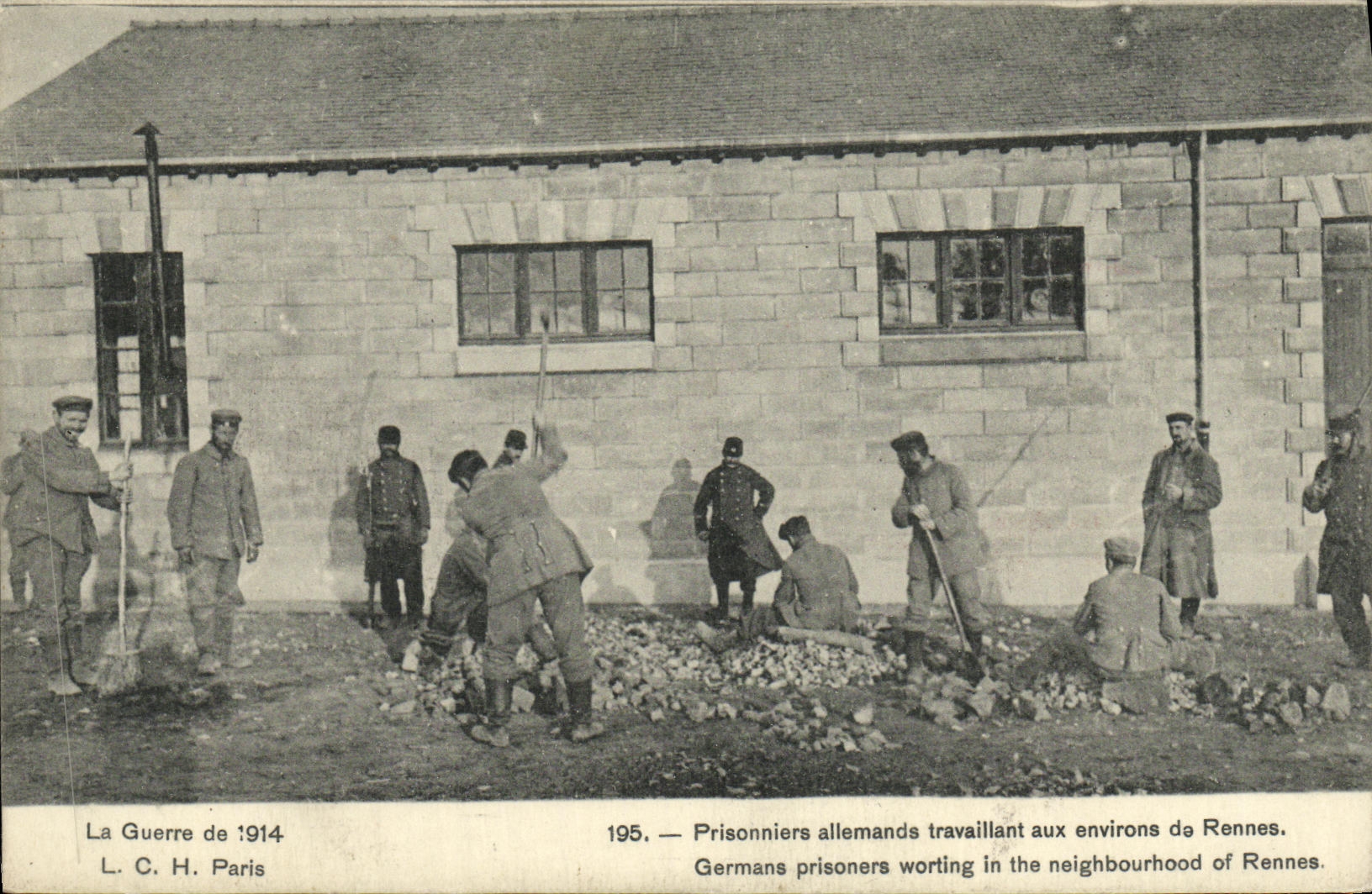 Prisonniers allemands travaillant aux environs de Rennes — La Guerre de 1914 — L. C. H. Paris, n° 195