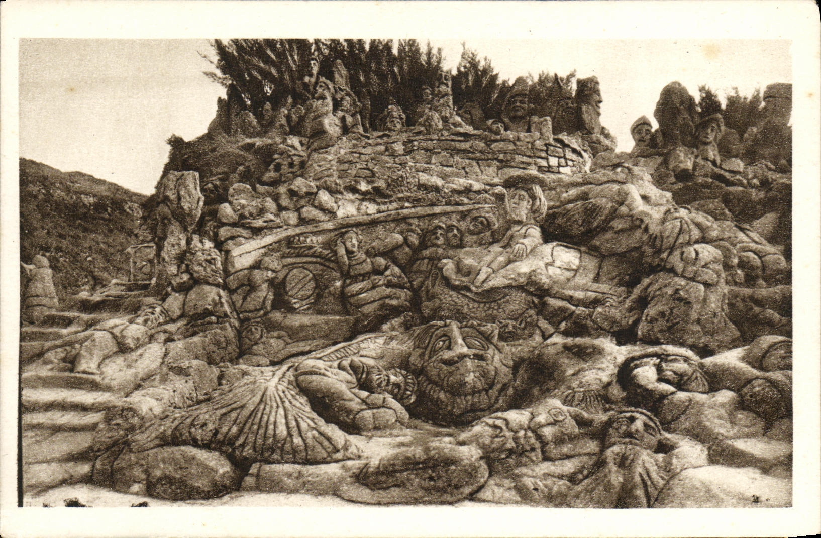 Côte d'Émeraude - ROTHÈNEUF (Il.-et-V.) — Les Rochers Sculptés — La Famille des Rothèneuf