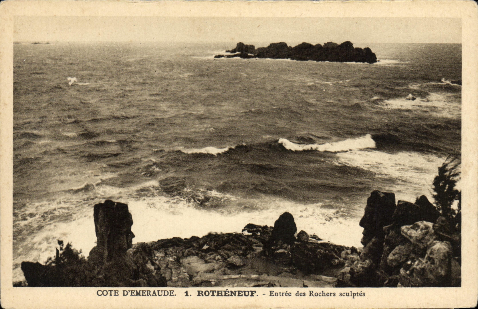Côte d'Émeraude. 1. Rothéneuf — Entrée des Rochers sculptés — Édition H. Brebion