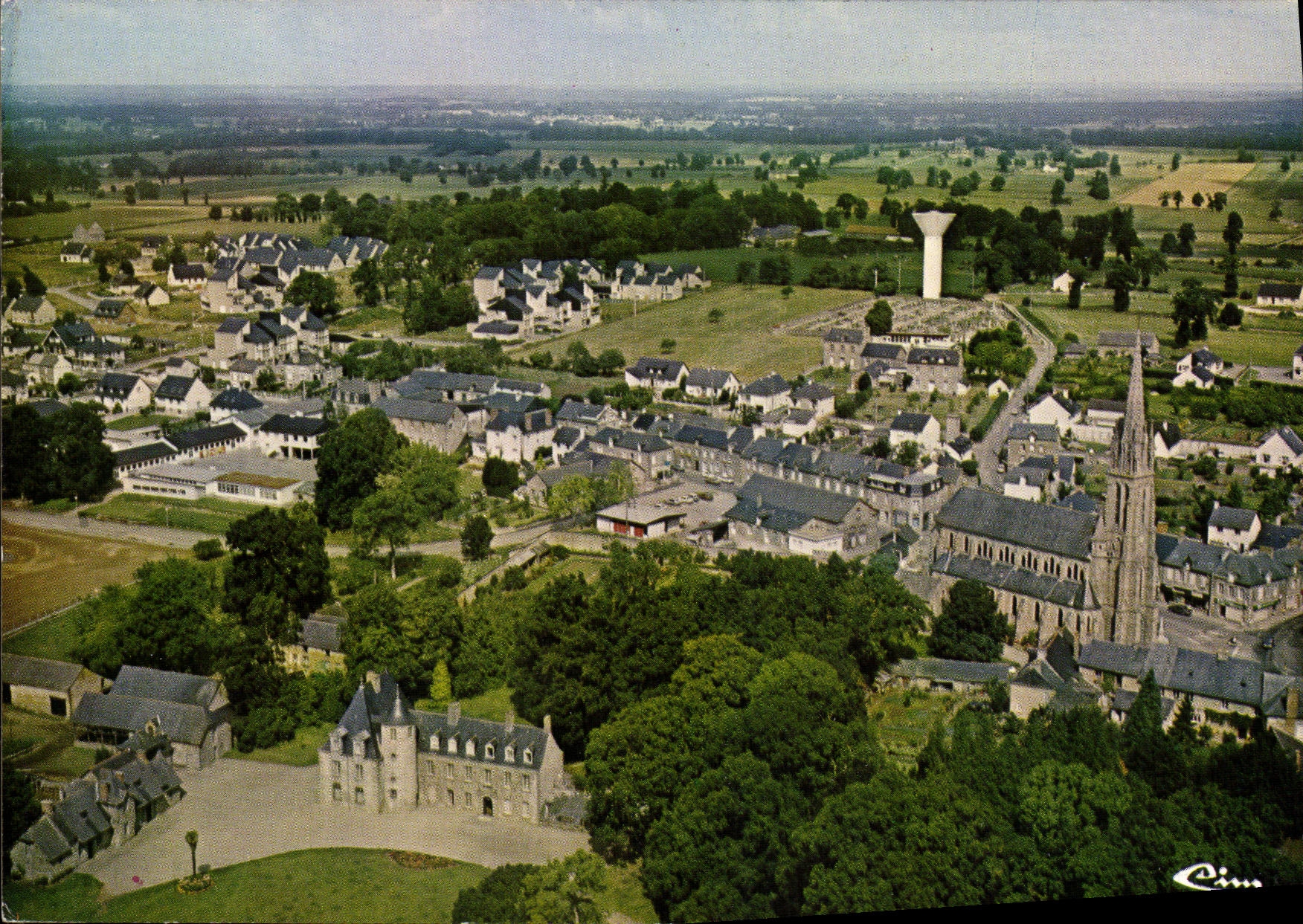 Saint-Aubin-d'Aubigne — Vue générale aérienne — Cîne