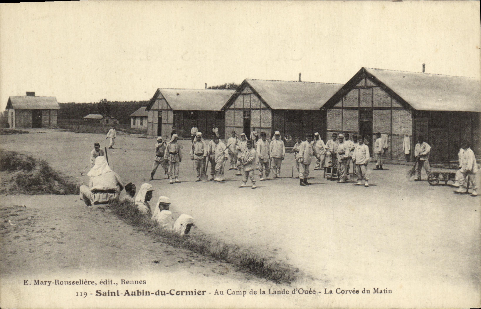 Saint-Aubin-du-Cormier — Au Camp de la Lande d'Onée — La Corvée du Matin — E. Mary-Roussellière, édit., Rennes, n°119
