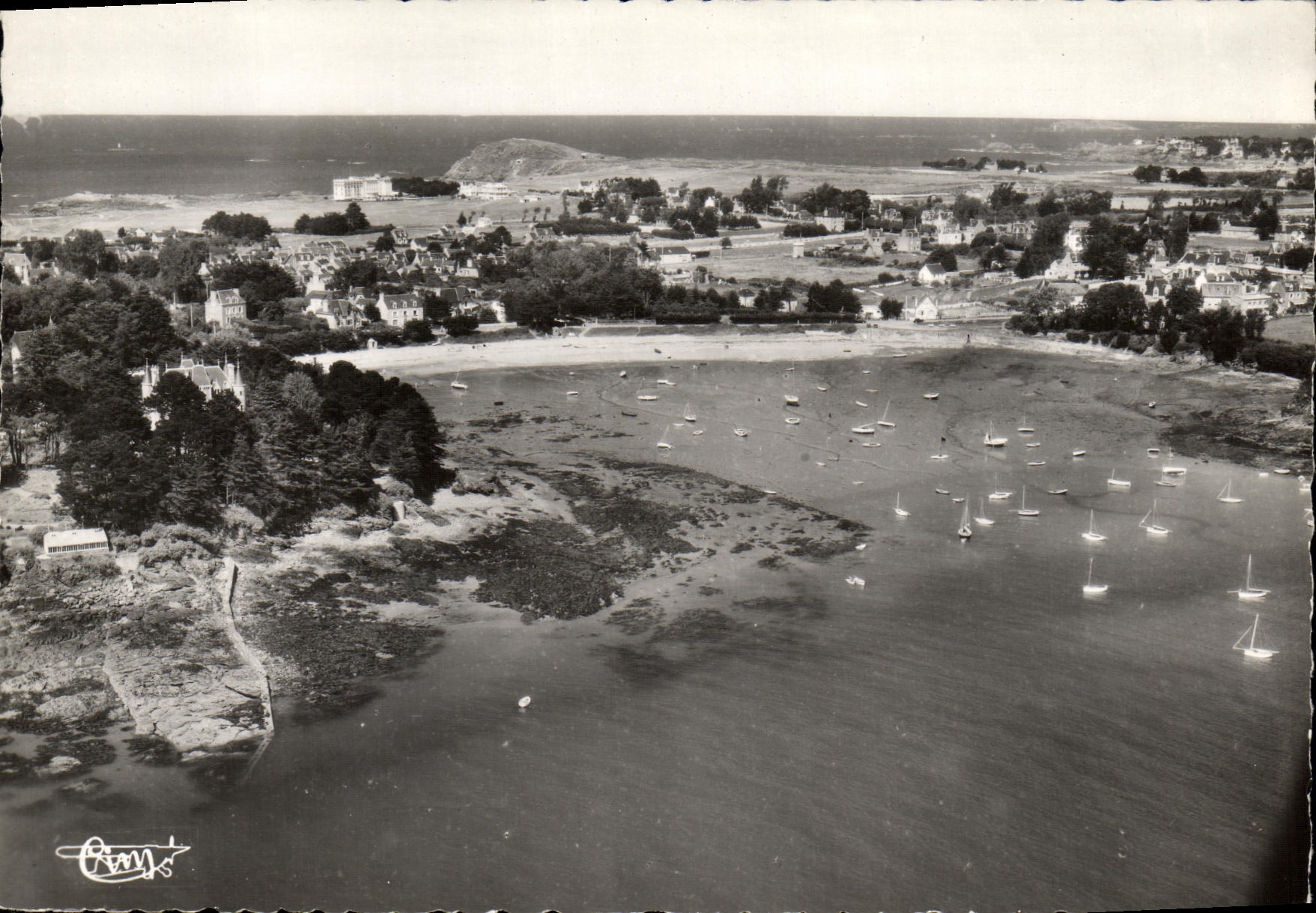 St-Briac (L.-st-V.) — Vue aérienne — Plage de la Salineite — Le Château du Nessey et la Garde Guérin — Éditions Aériennes Combier