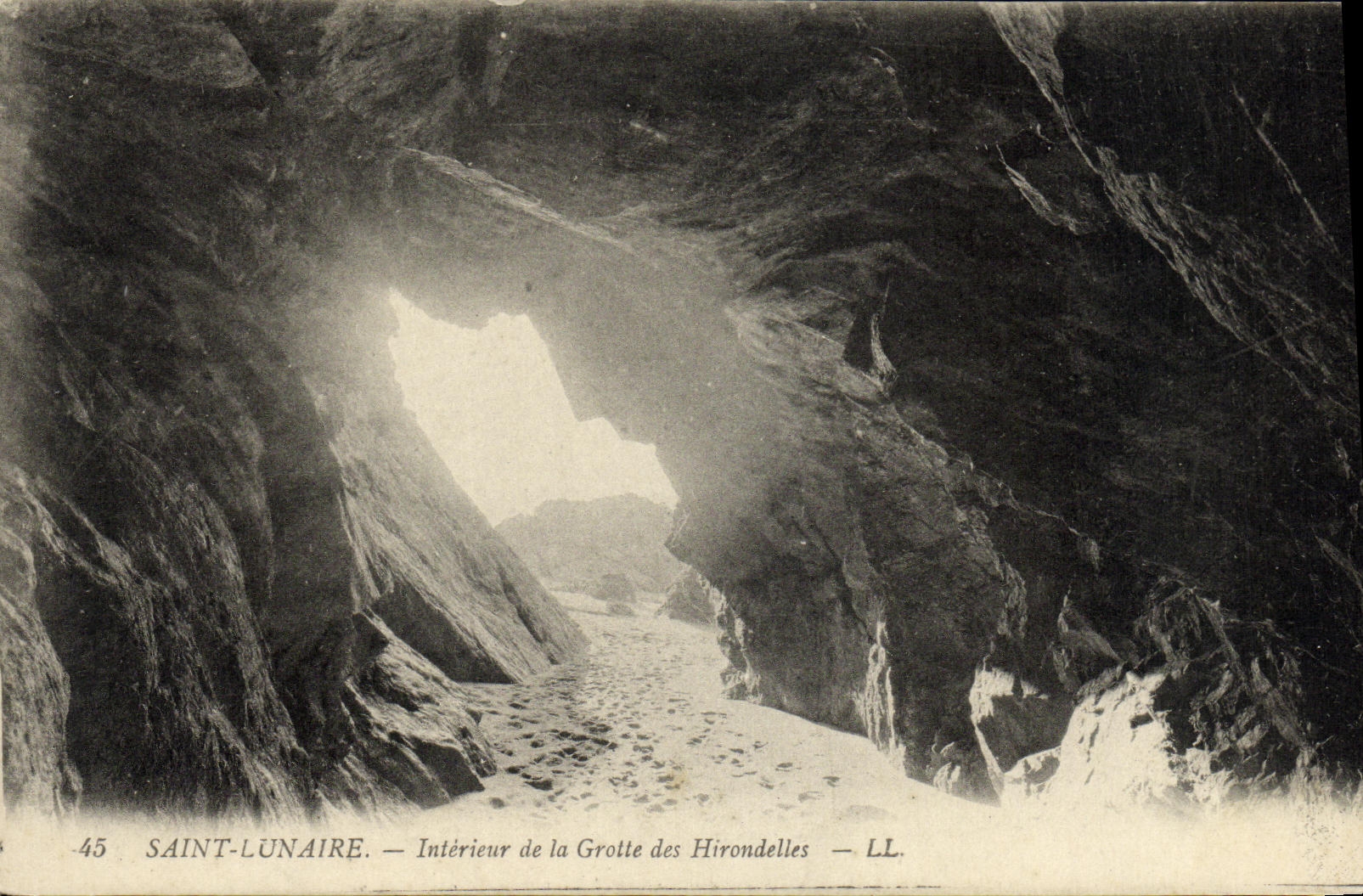 Saint-Lunaire — Intérieur de la Grotte des Hirondelles — LL