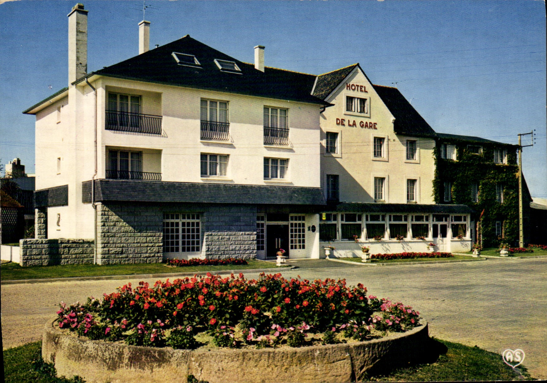 CPM La Motellerie du Limonay Hotel de la Gare la Gouesniere Saint Meloir des Ondes