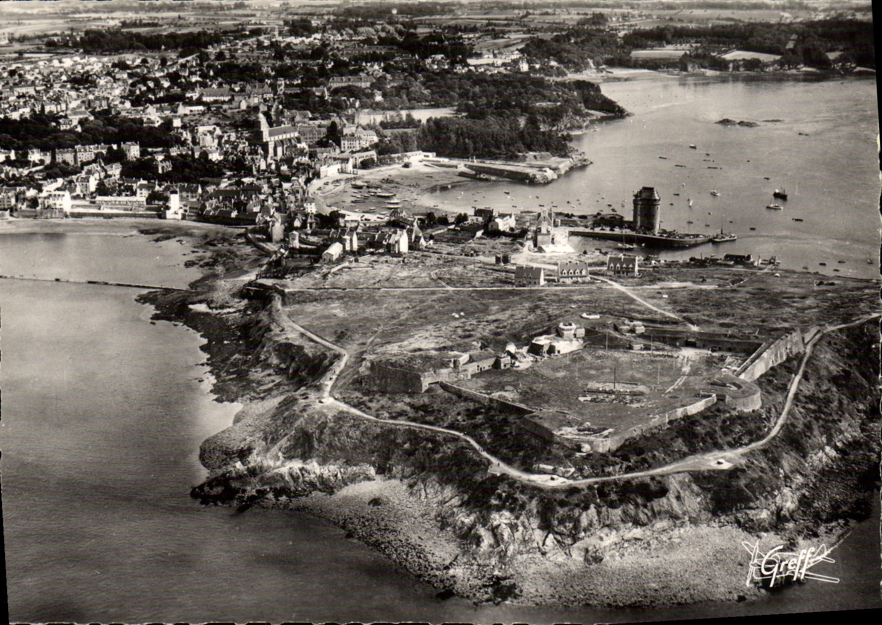 St-Servan (Ille-et-Vilaine) — Vue aérienne du Rocher d'Aleth, de la ville et des bords de la Rance — Greff, éditeur
