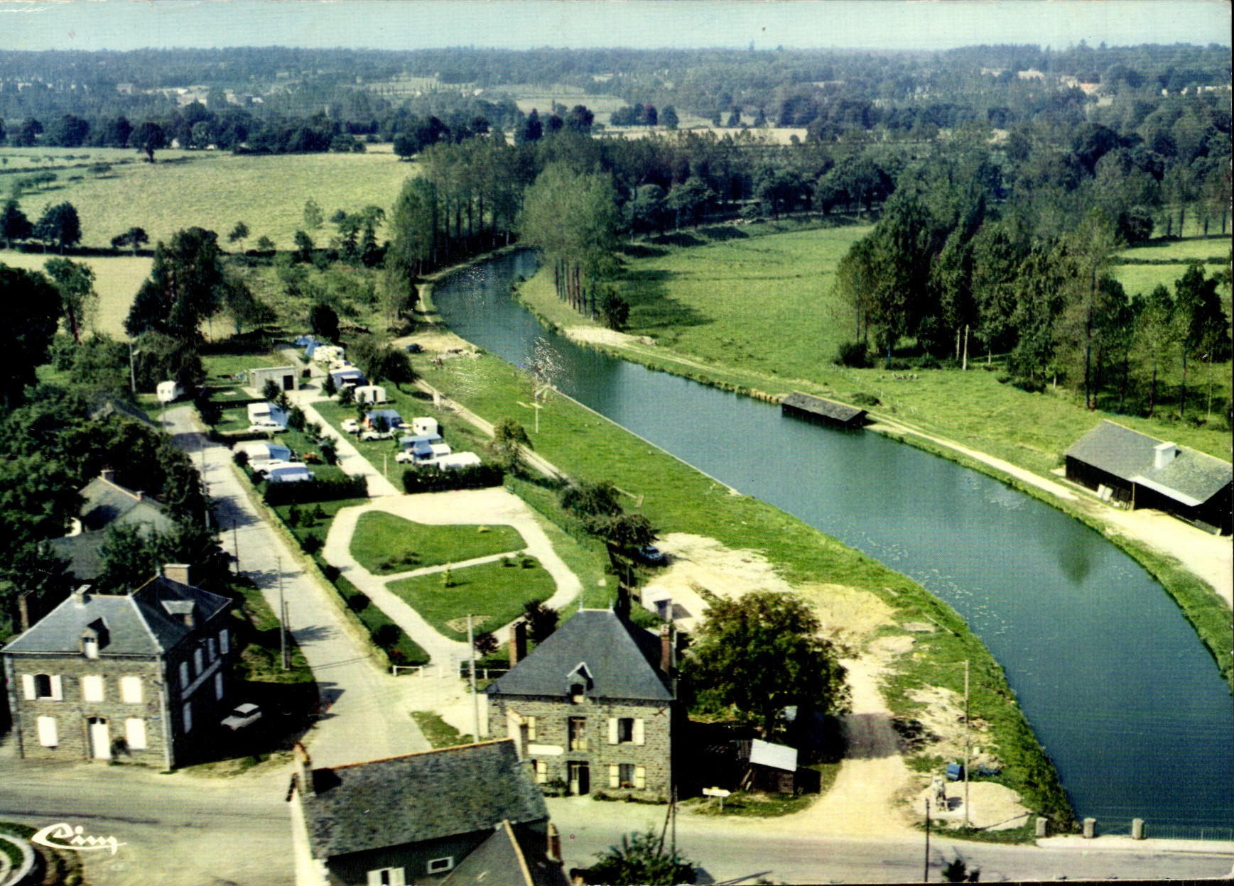 Tinteniac (Ille-et-Vilaine) — Vue aérienne du camping municipal et du canal — éditeur Ching