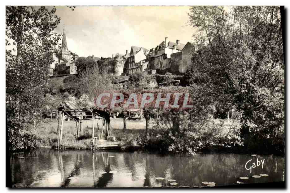 Vitré (Ille-et-Vilaine) — Rivière La Vilaine et clocher de l'Église Notre-Dame — Éditions Gaby