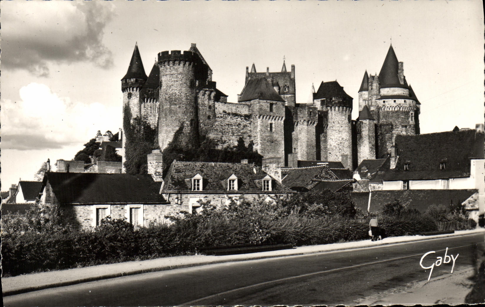 Vitré — Le Château Féodal (XIVe siècle) — Éditions Gaby