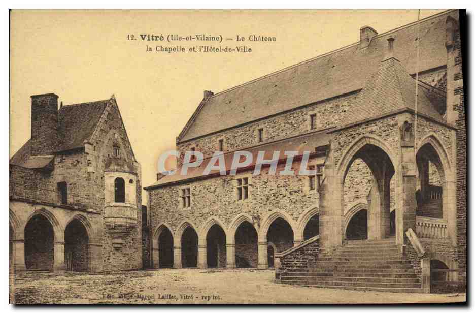 CPA Vitre Le Chateau La Chapelle et L Hotel de Ville
