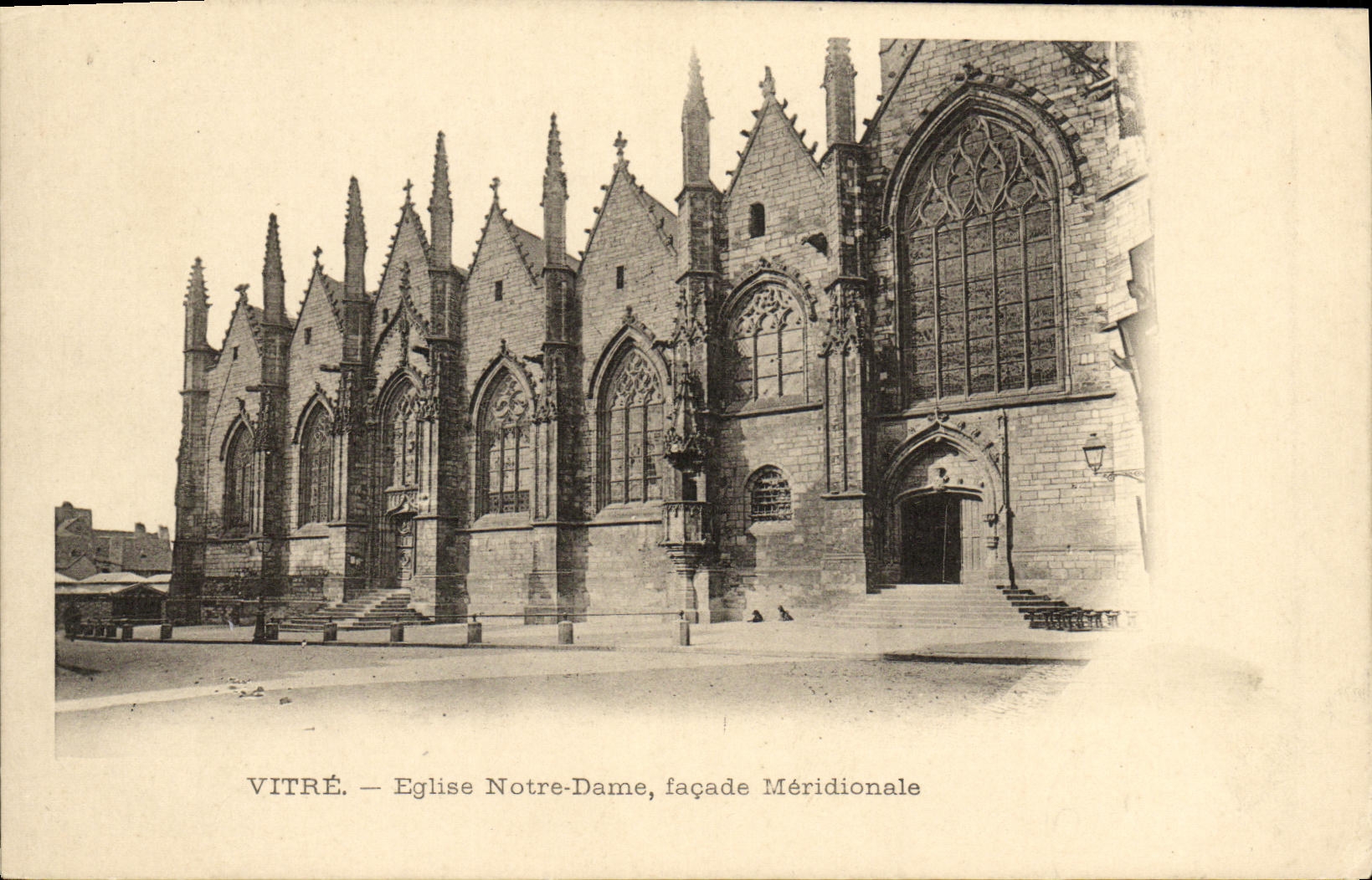 Vitré — Église Notre-Dame, façade méridionale — éditeur non visible