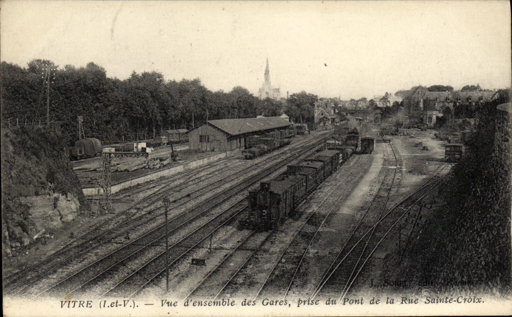 Vitry (I.e.t.V.) — Vue d'ensemble des Gares, prise du Pont de la Rue Sainte-Croix — J. Souret, Éditeur, Ramner